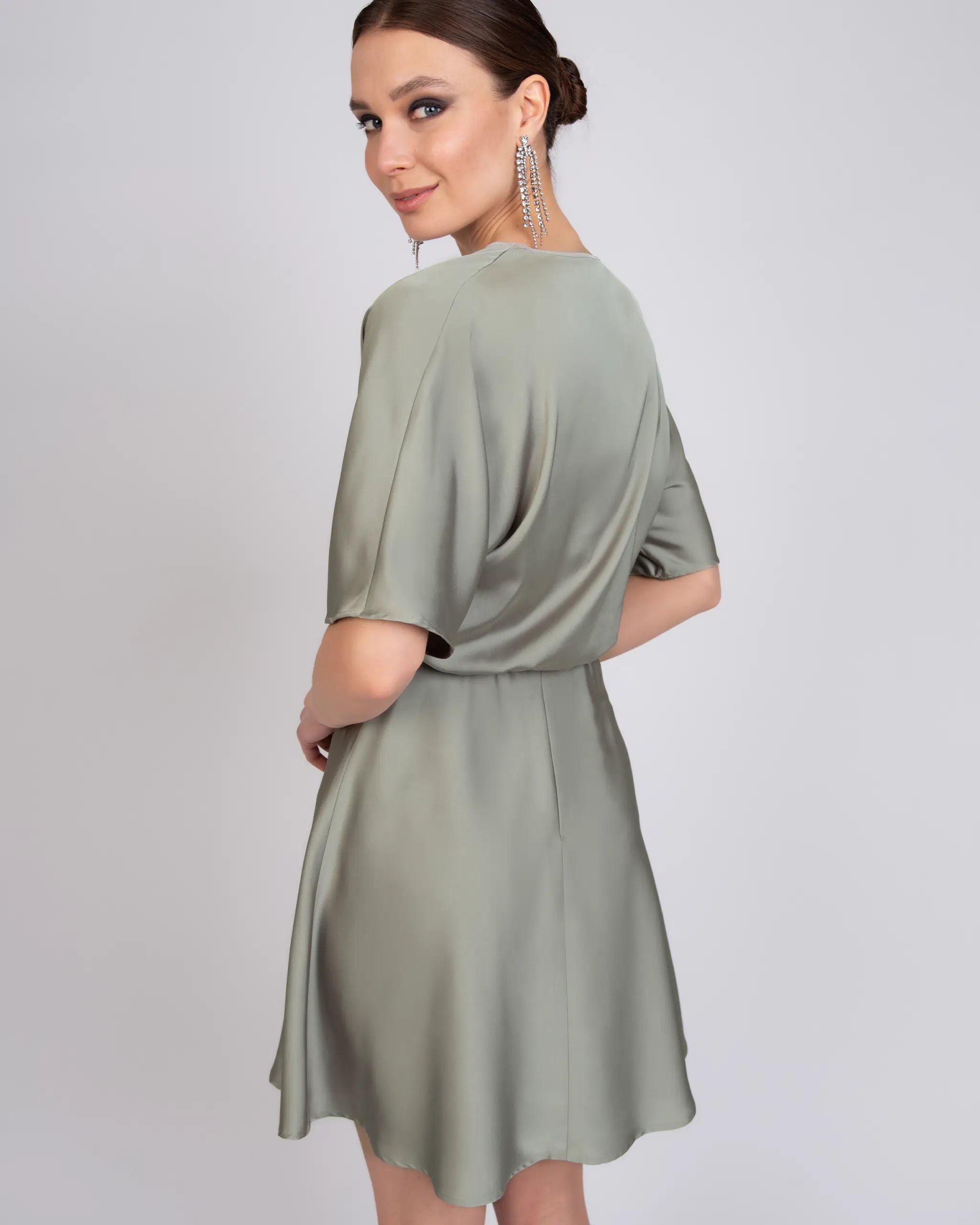 Kurzes Kleid für Hochzeitsgäste mit Satinrock in A-Linie - Detailansicht