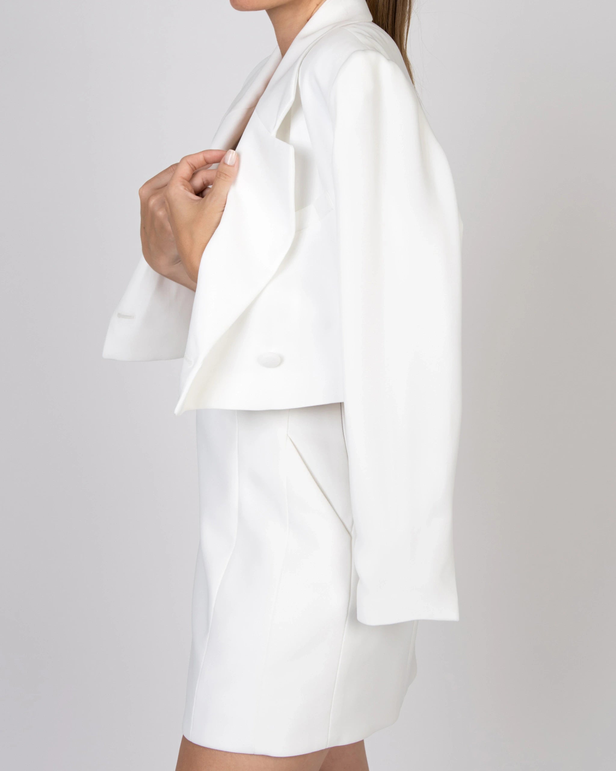 Kurzes und schulterfreies Brautkleid für die moderne Braut  - Detailansicht