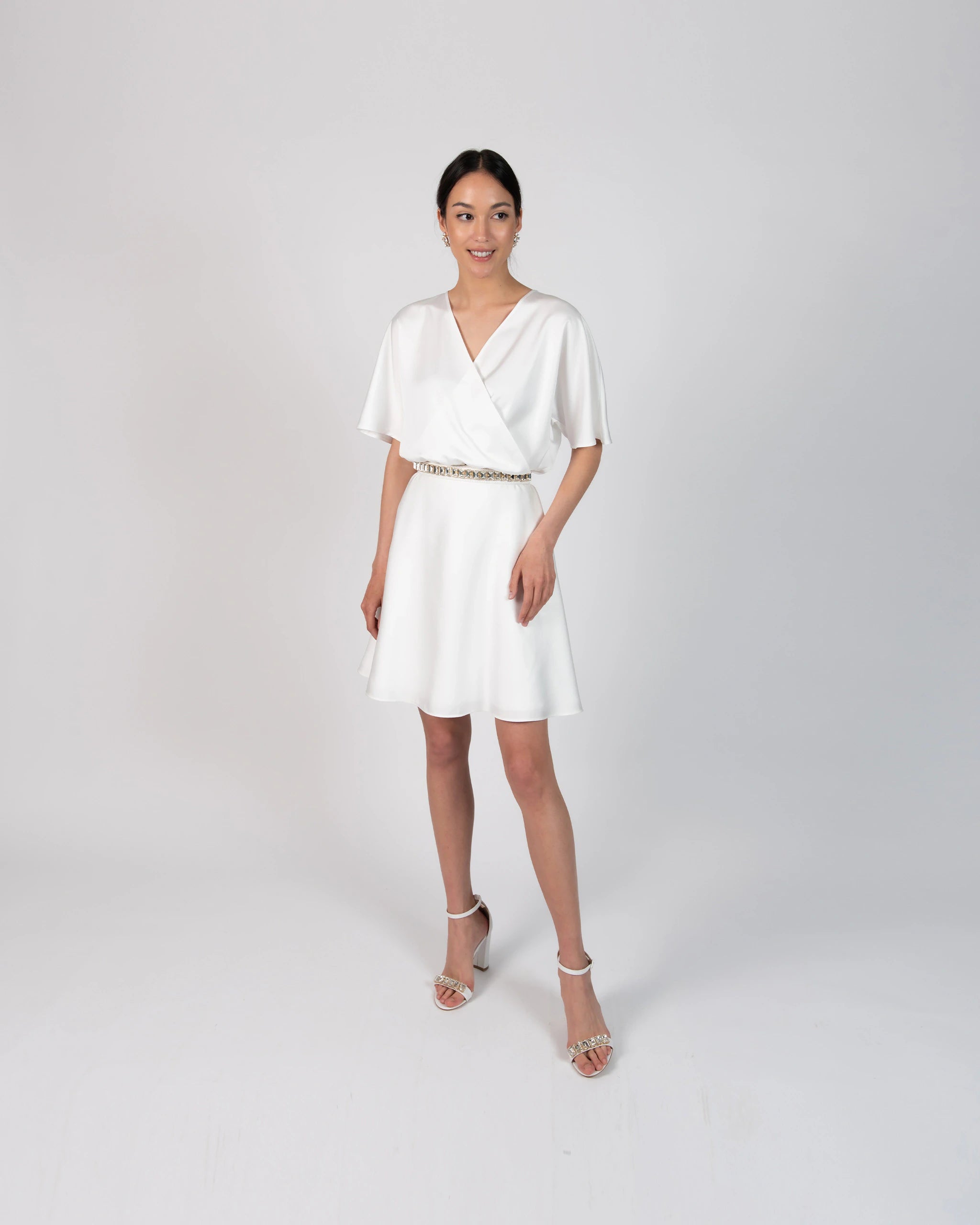 Schlichtes Satinkleid für das Standesamt Ansicht vorne