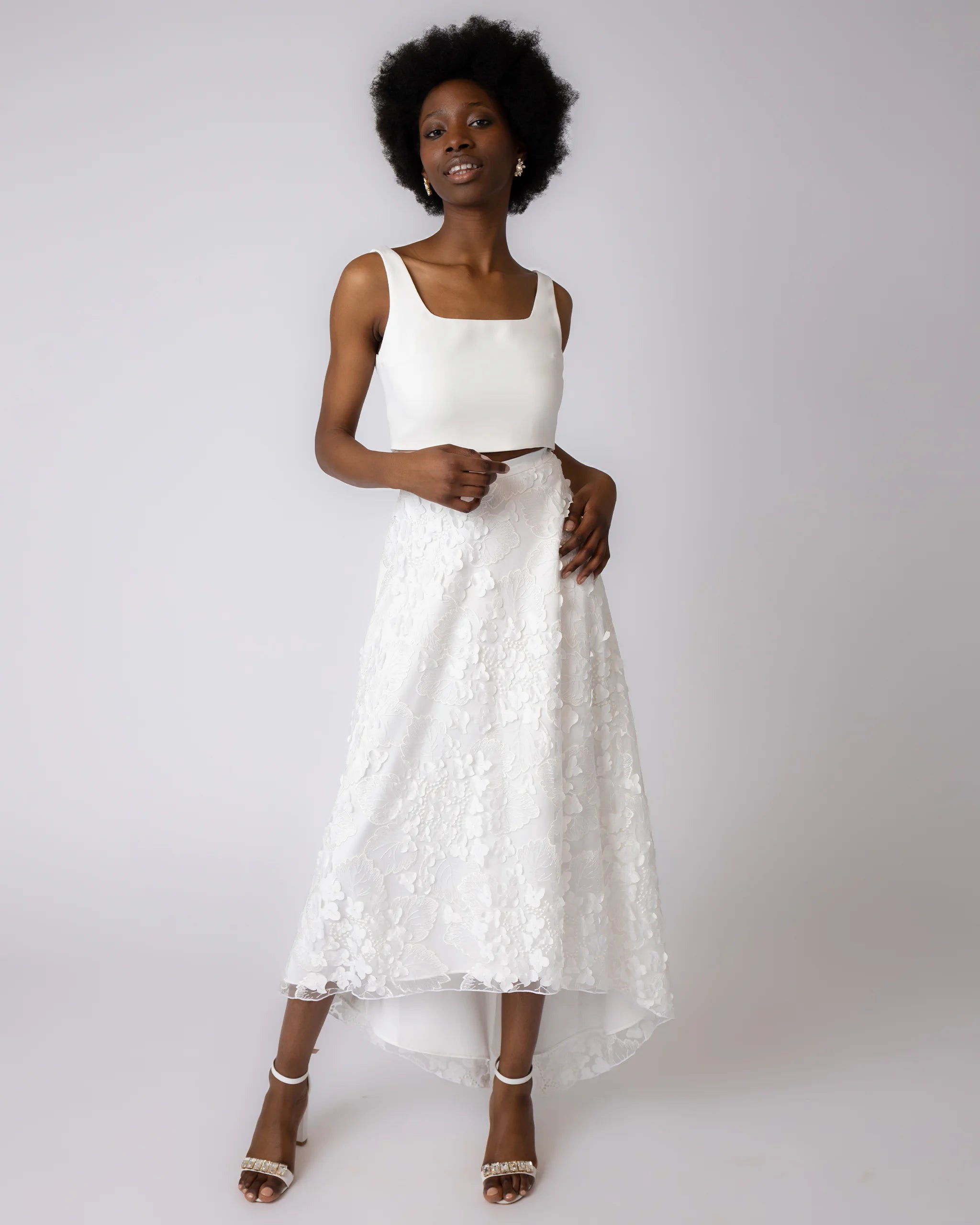 Asymmetrischer Tüllrock mit 3D-Blumen Ansicht vorne