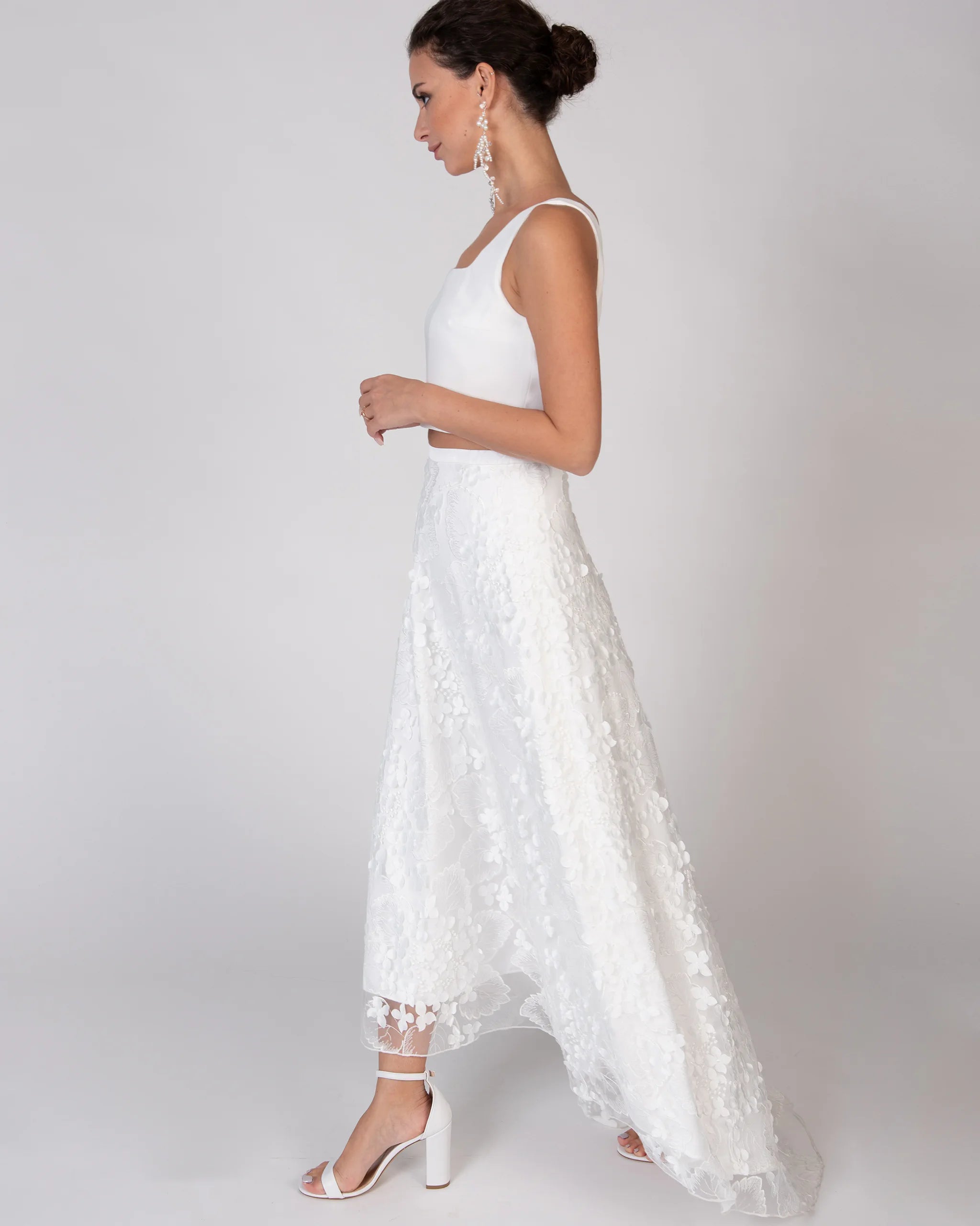 Asymmetrischer Tüllrock mit 3D-Blumen Ansicht seitlich