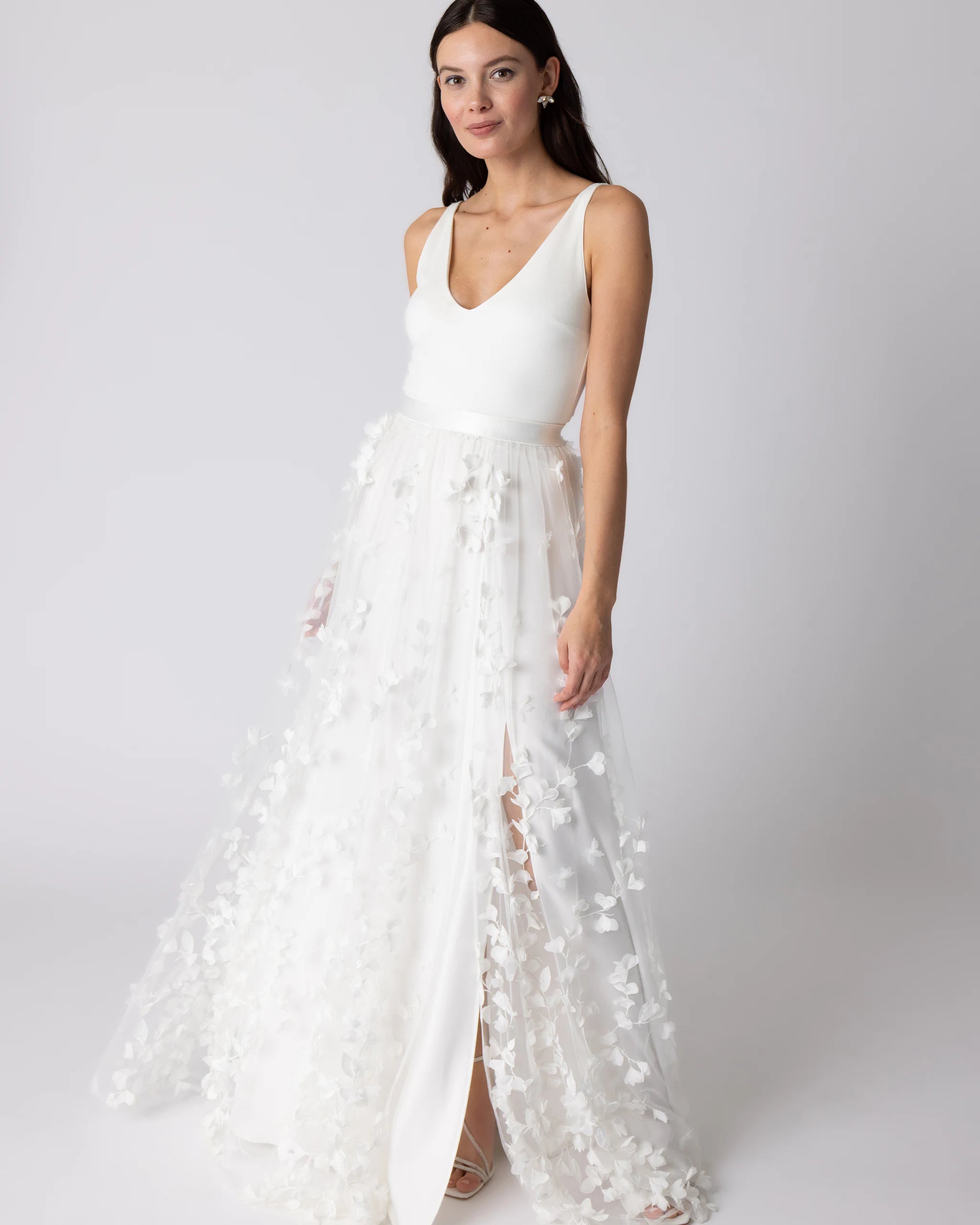 Schlichter Brautbody mit schmalen Trägern Ansicht vorne