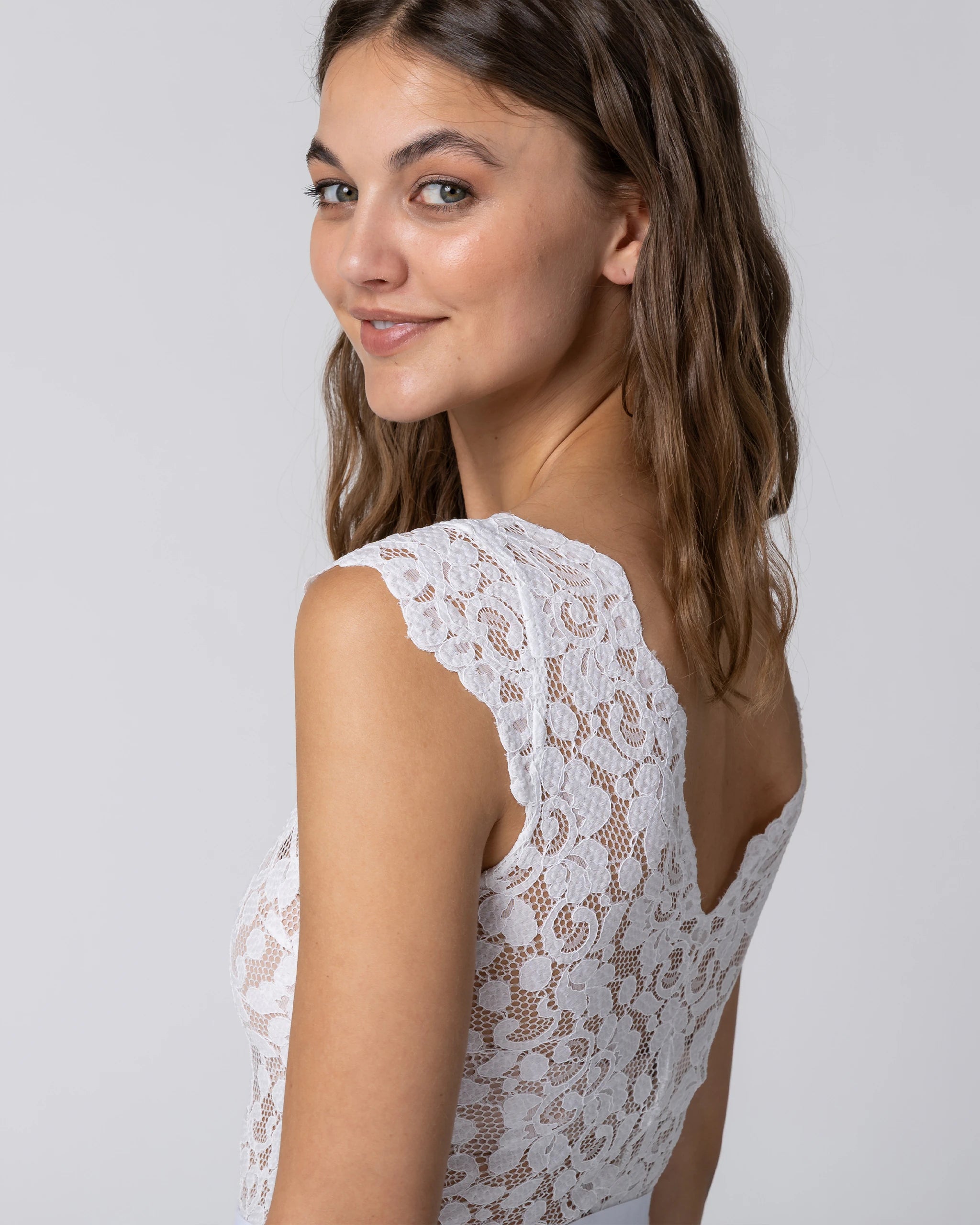 Kurzarm Brautbody aus Boho Spitze Ansicht hinten