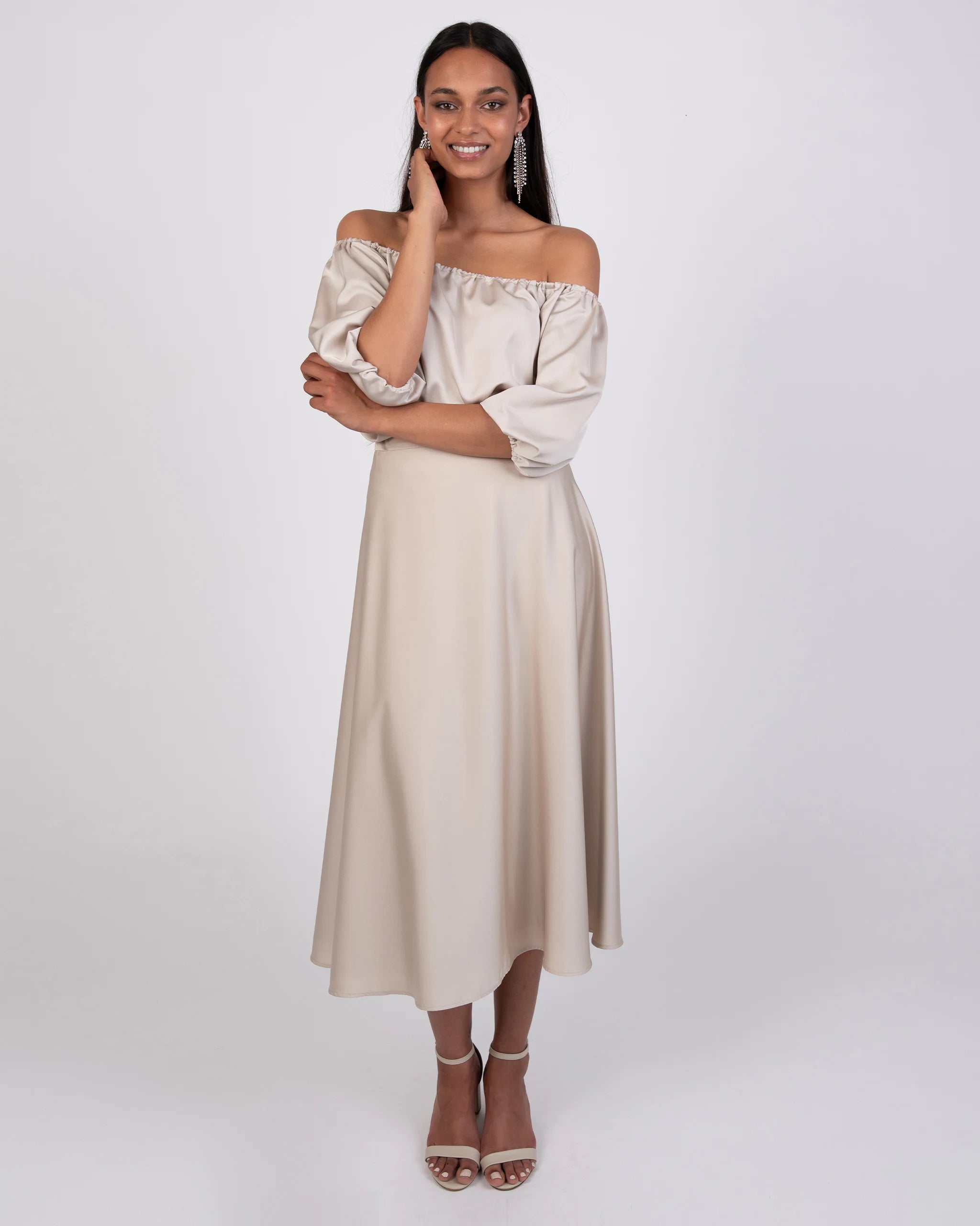 Wadenlanger Satinrock in champagne Ansicht vorne