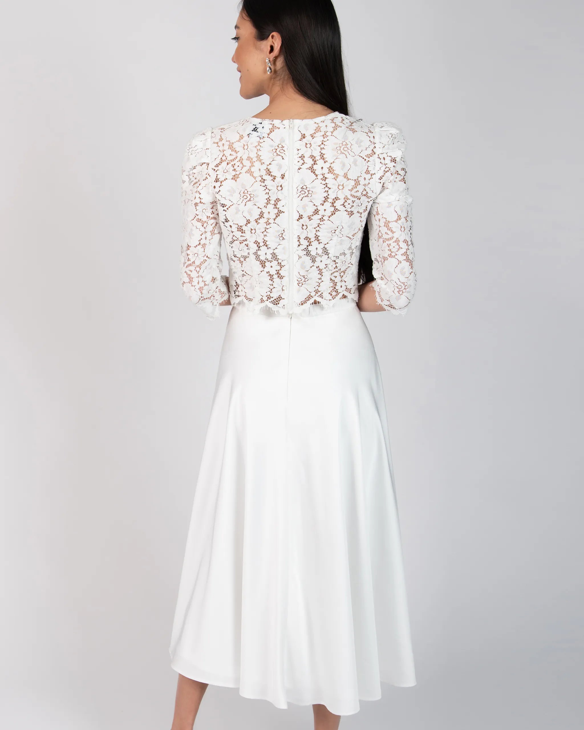 Wadenlanger Satin Brautrock Ansicht hinten