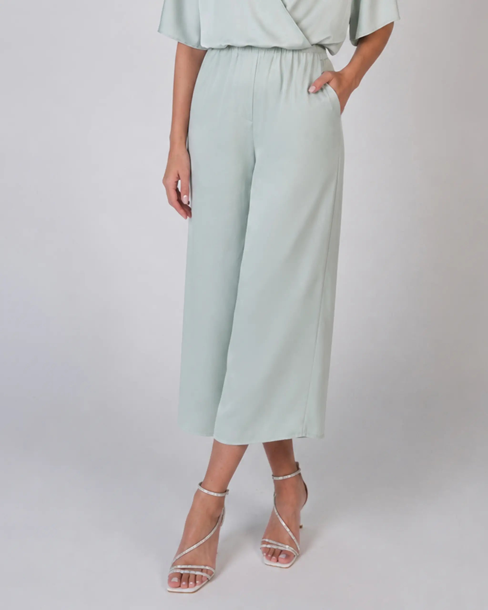 Satin Culotte für Hochzeitsgäste in salbeigrün Detailansicht
