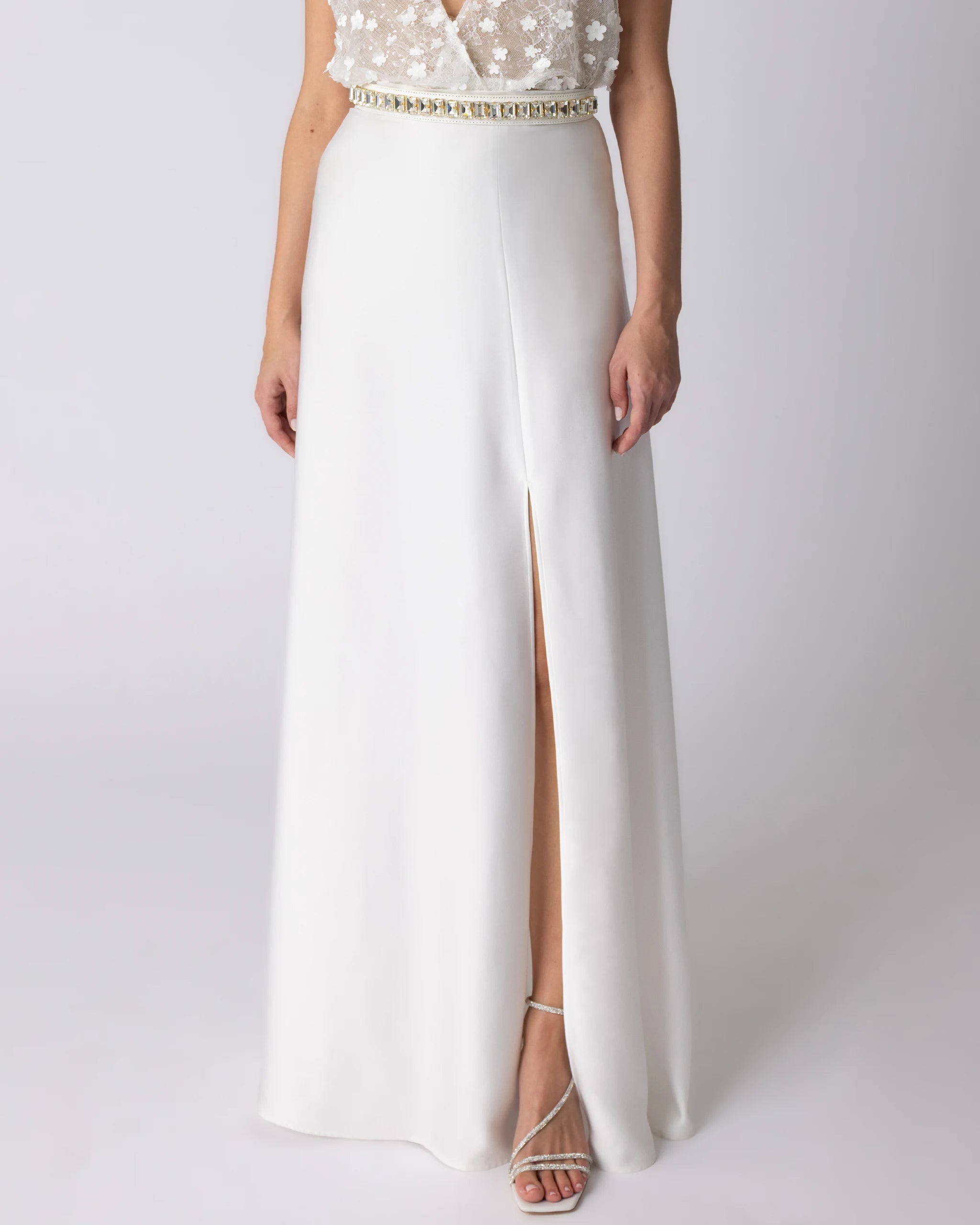 Bodenlanger Braut Satinrock mit Schlitz Detailansicht