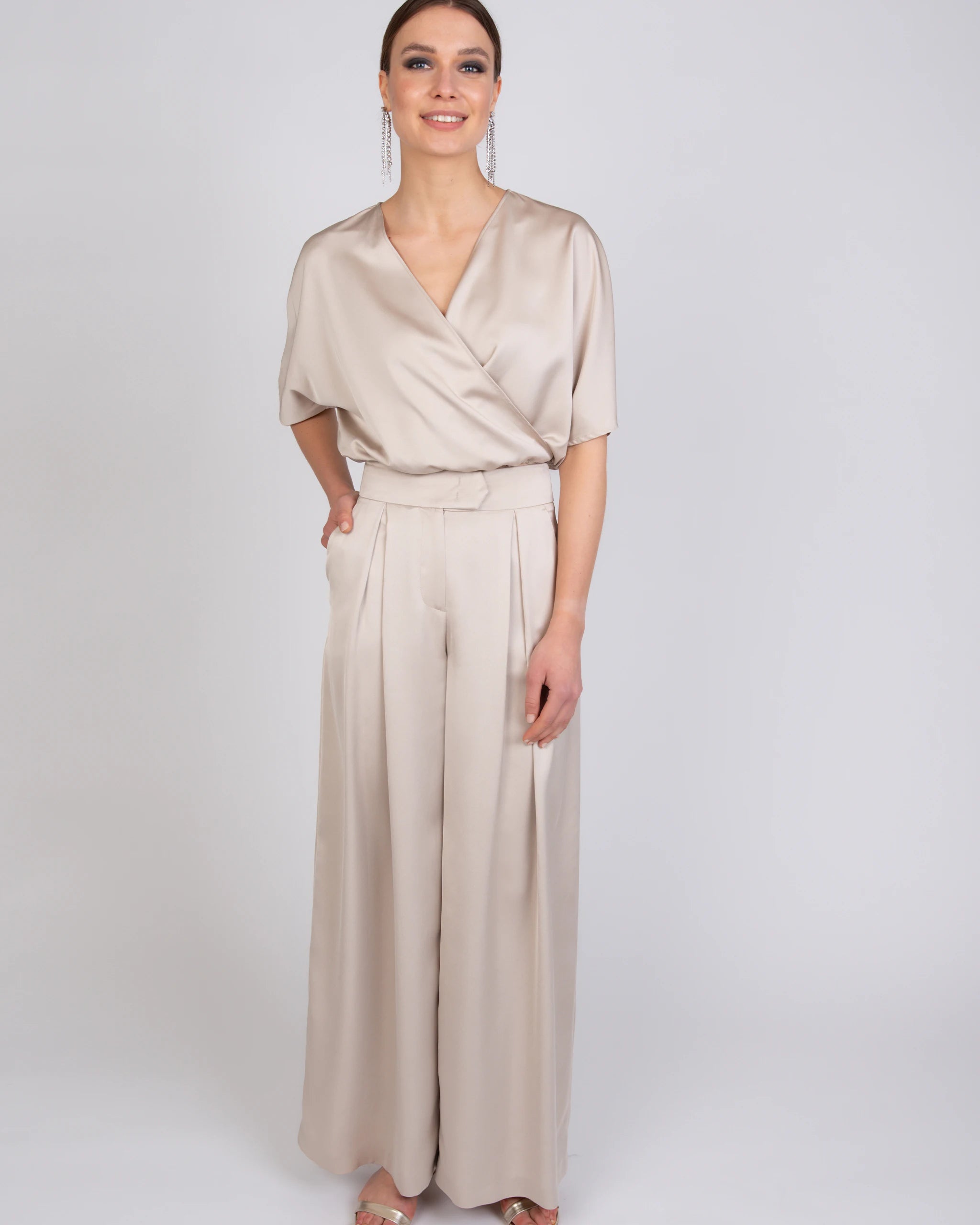 Marlene Hose aus elegantem Satin in champagne Ansicht vorne