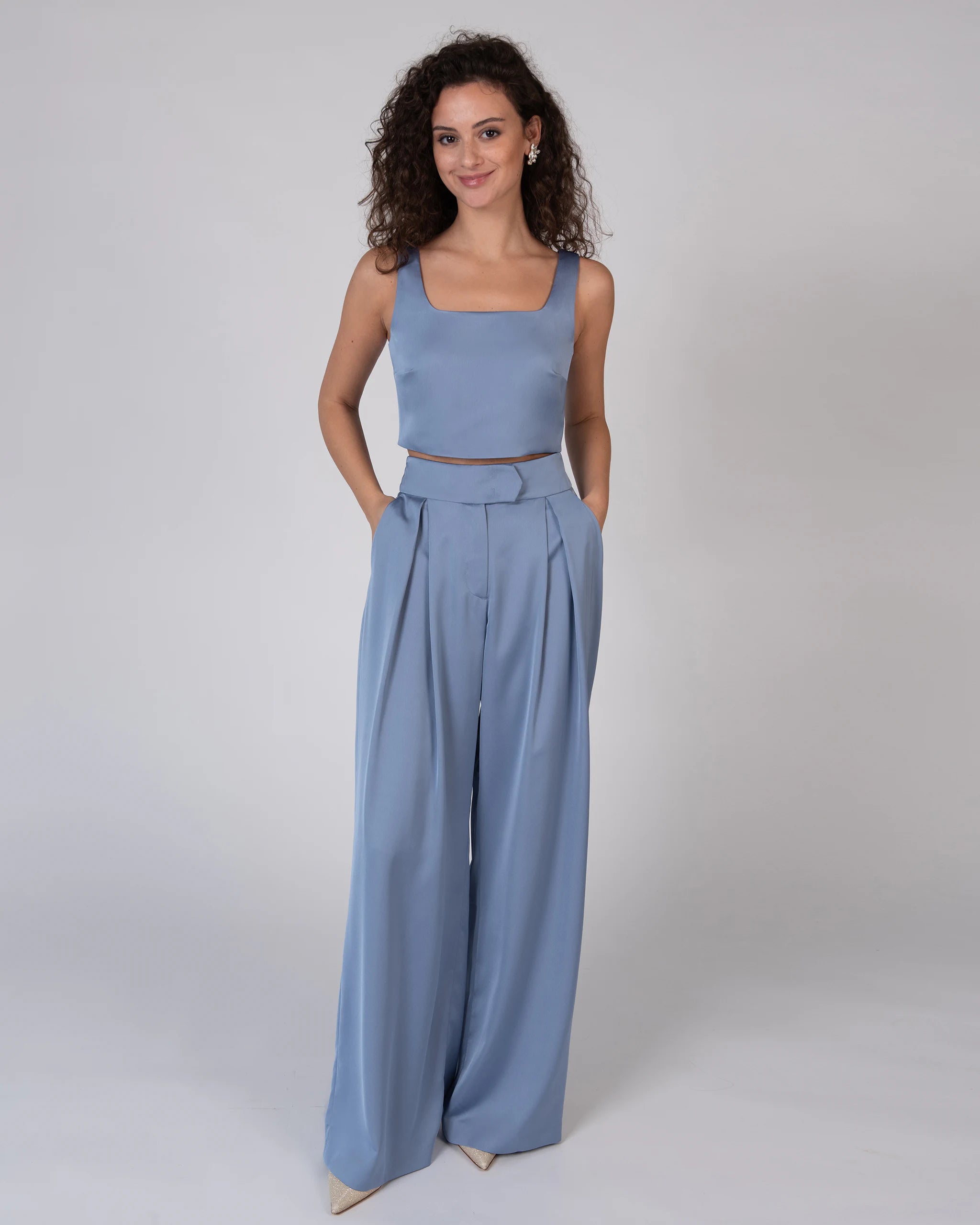 Marlene Hose aus elegantem Satin in something blue Ansicht vorne