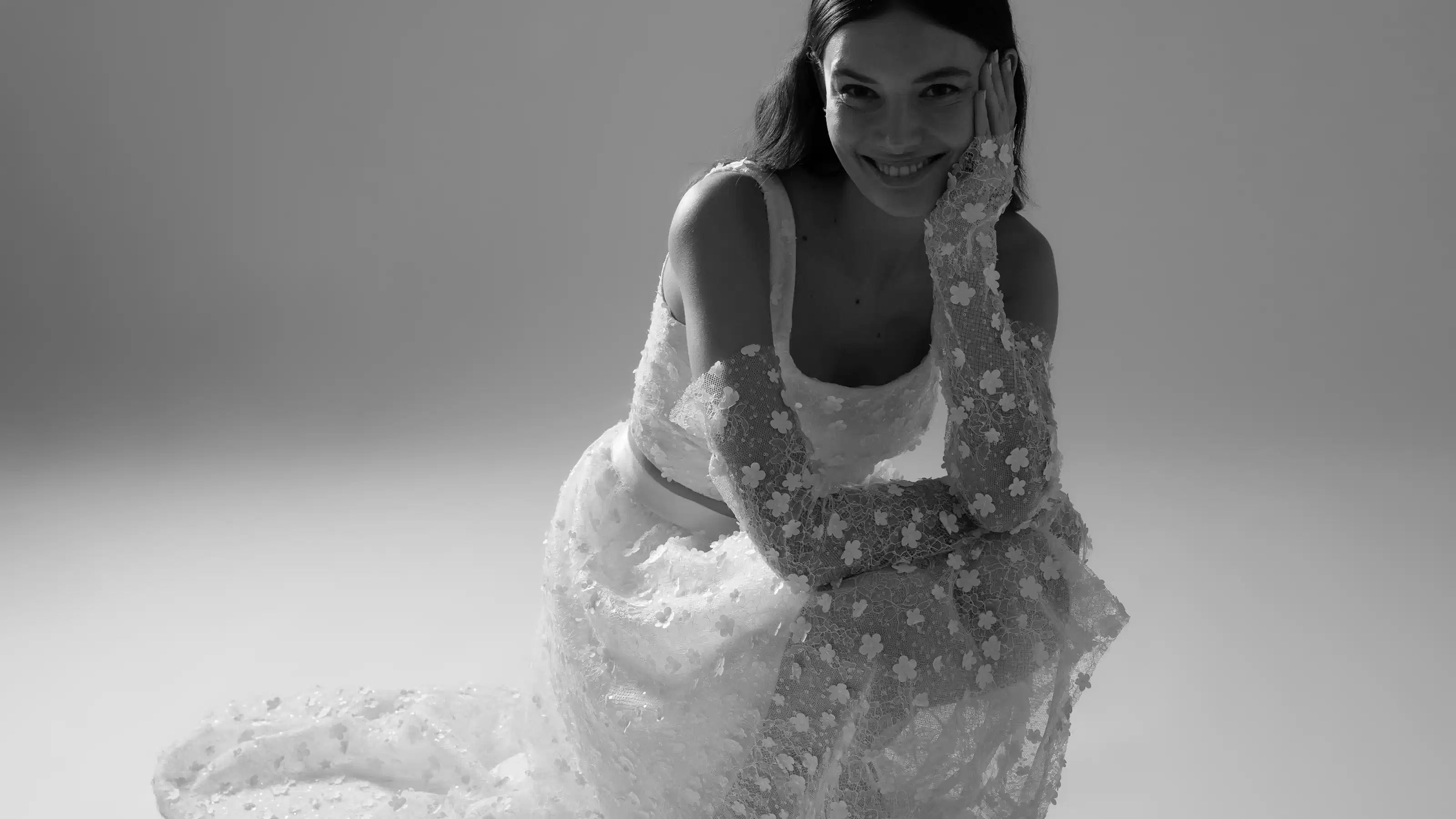 Modernes Brautkleid Couture 3D-Blütenapplikationen