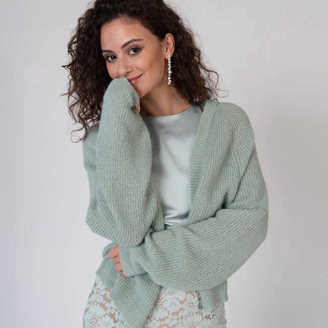 Moderne farbige Grobstrick Cardigans und Strickjacken in grün, rosa und beige