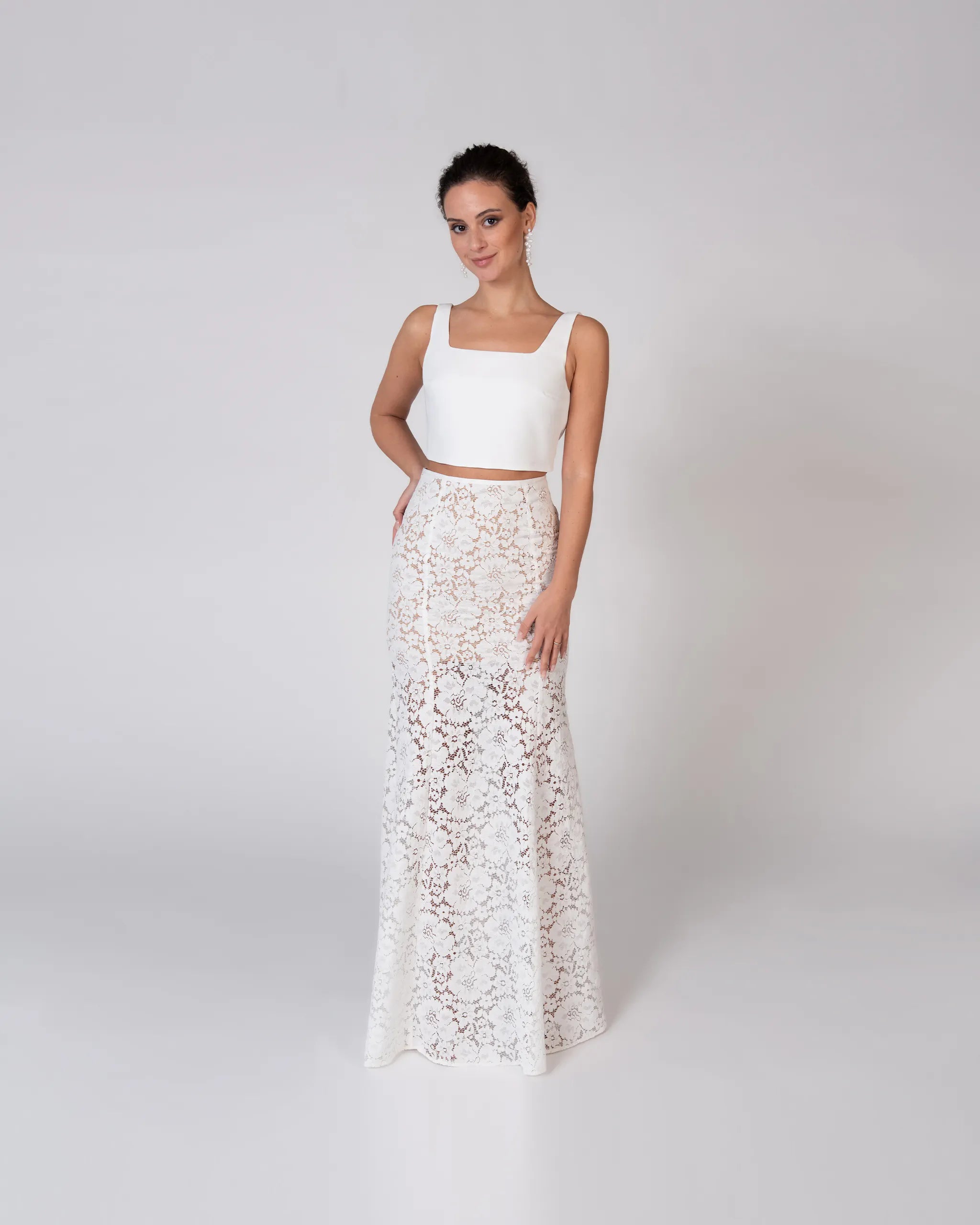 Moderner Bautkleid Zweiteiler bodenlanger Spitzenrock im Fit and-Flare Schnitt modernes Crop Top ivory - Ansicht vorne