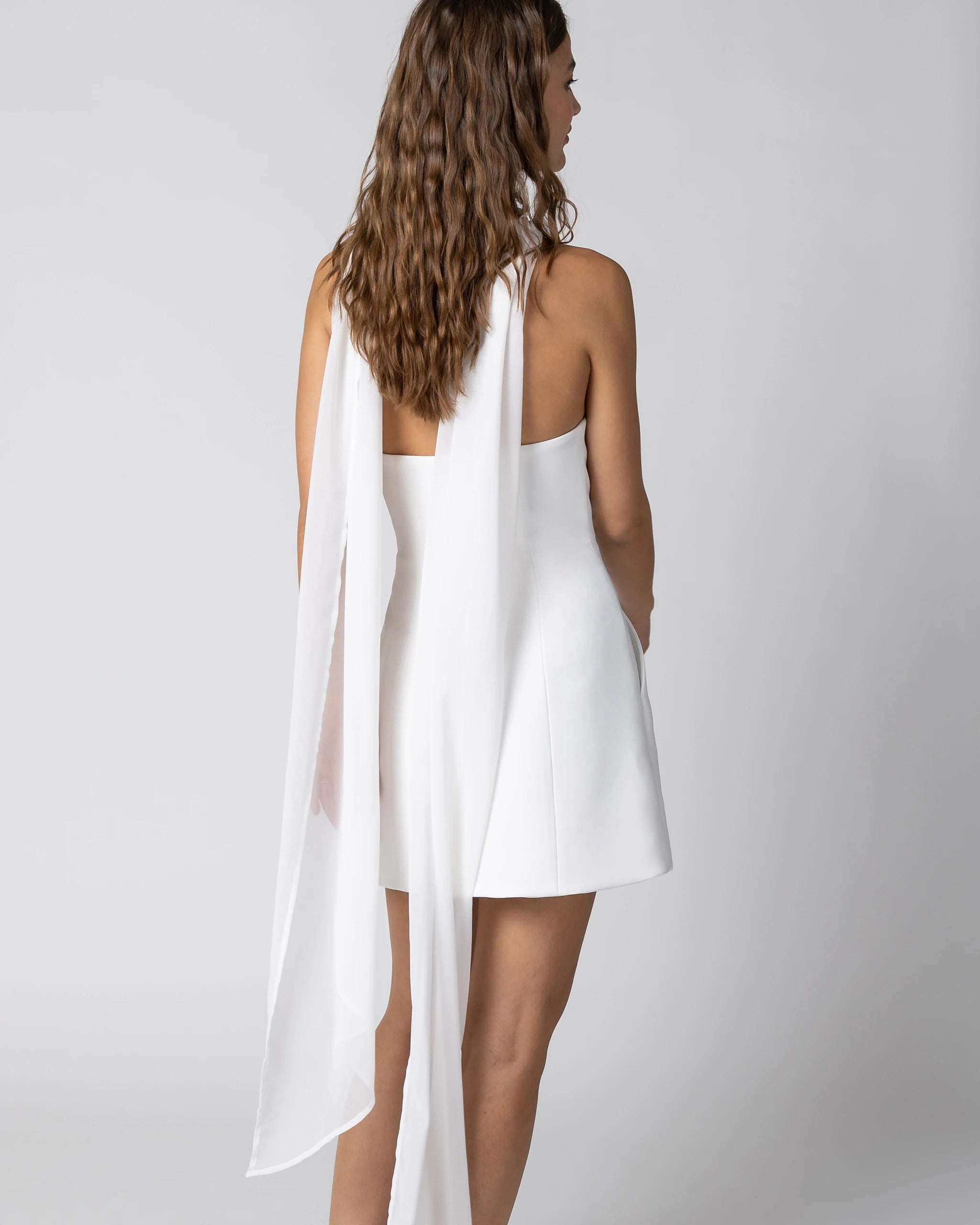 Modernes und kurzes Brautkleid mit Taschen für das Standesamt - Detailansicht