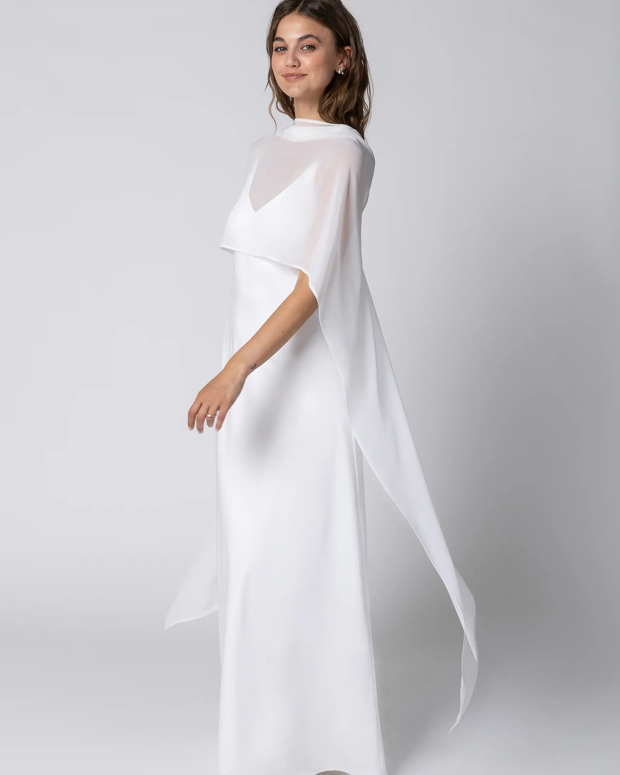 Modernes schlichtes Brautkleid mit schmalen Traegern Slip Dress Rueckenausschnitt bodenlang - Detailansicht