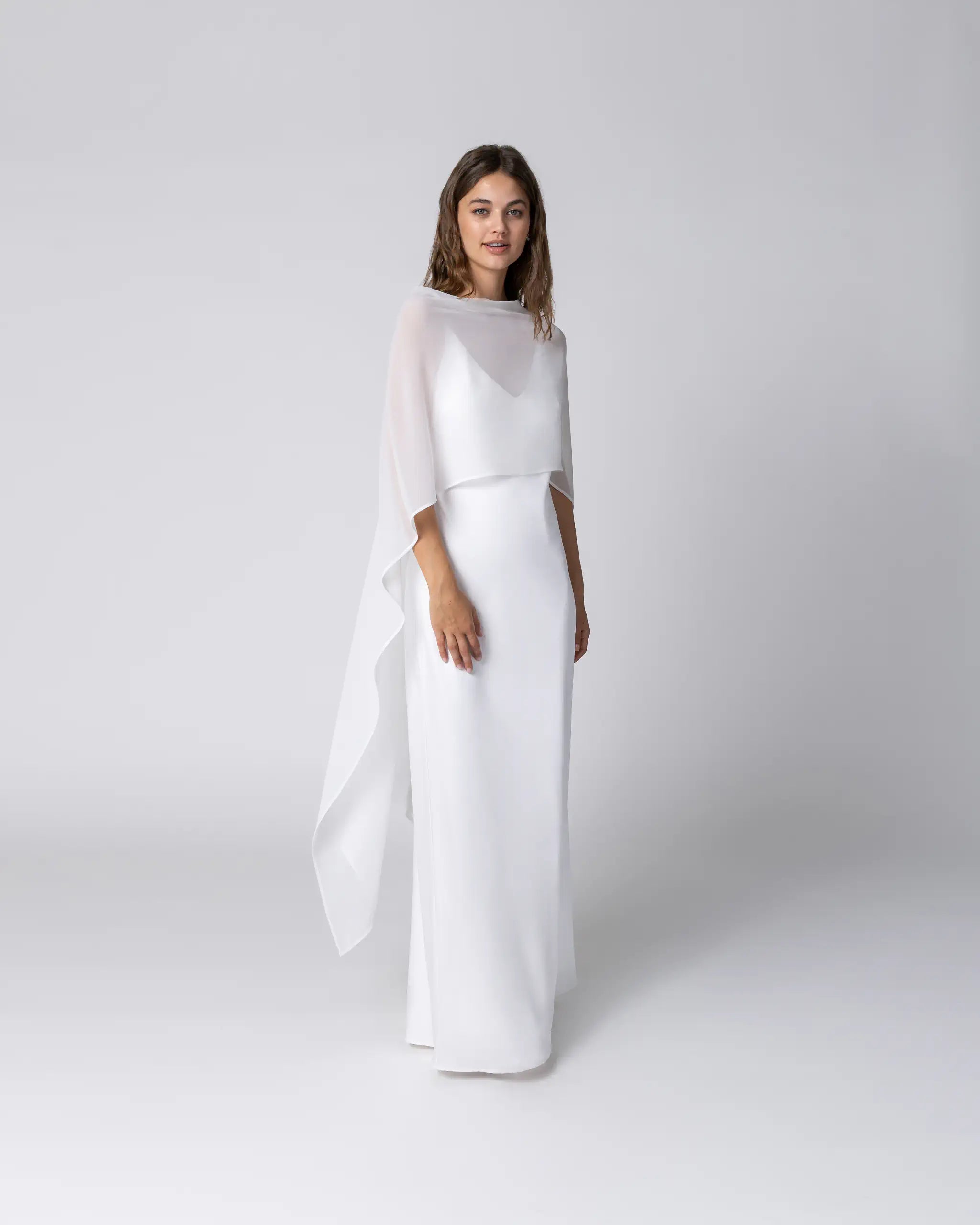 Modernes schlichtes Brautkleid mit schmalen Traegern Slip Dress Rueckenausschnitt bodenlang - Ansicht vorne