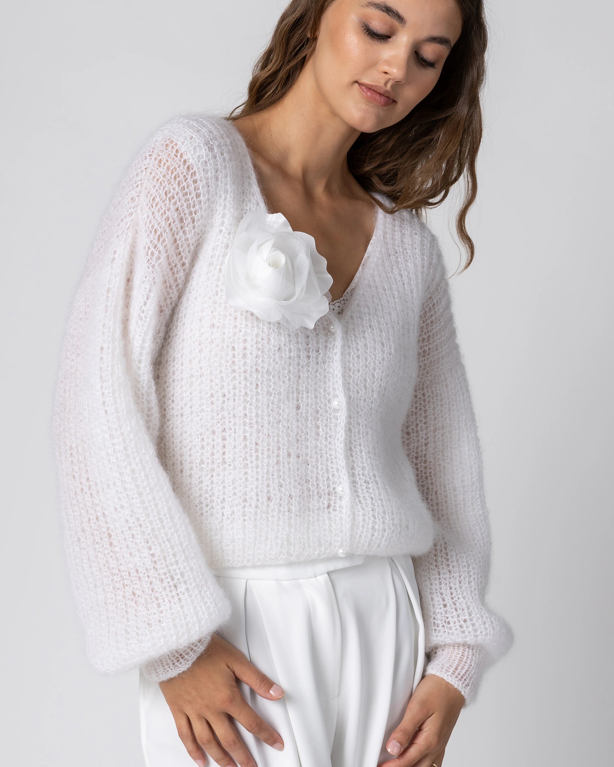 Mohair Cardigan Grobstrickjacke Brautjacke für die Winterbraut Ansicht vorne
