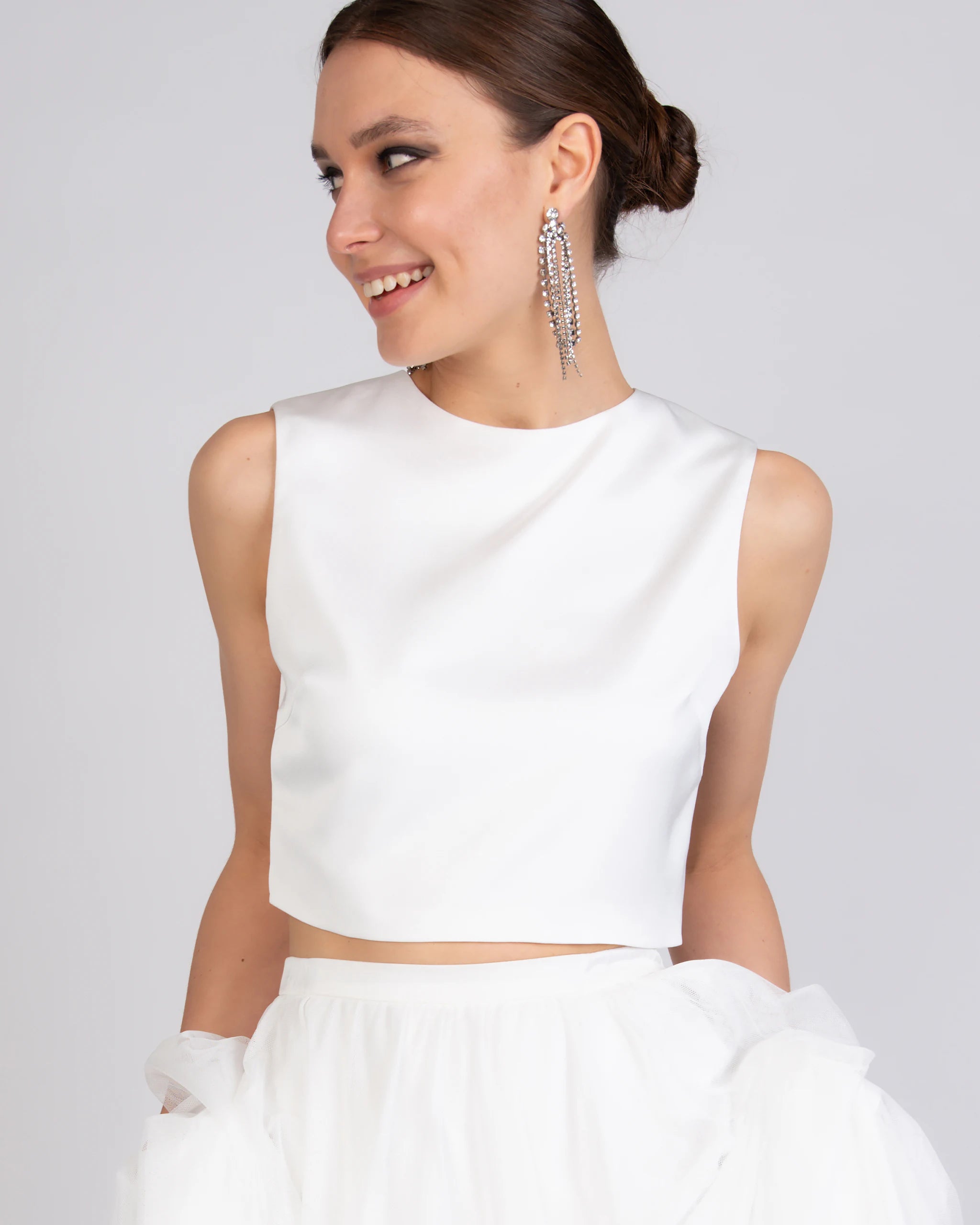 Ärmelloses Braut Crop Top mit rundhals Ausschnitt Ansicht vorne