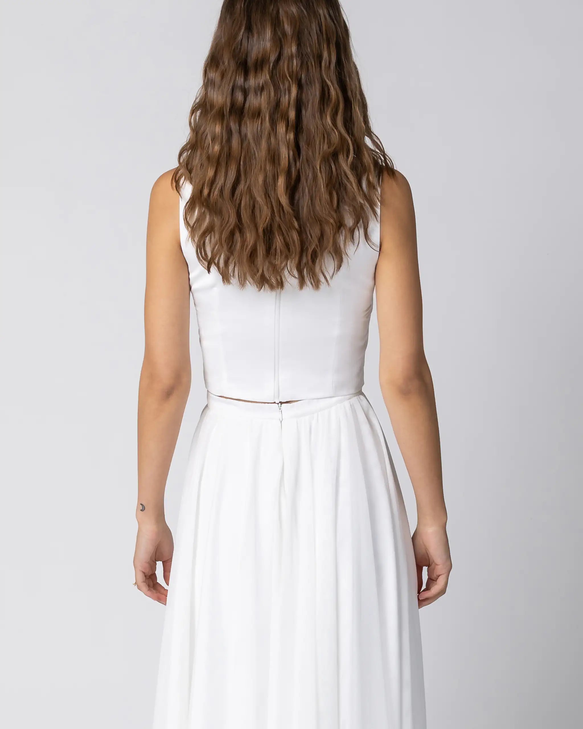 Ärmelloses Braut Crop Top mit rundhals Ausschnitt Ansicht hinten