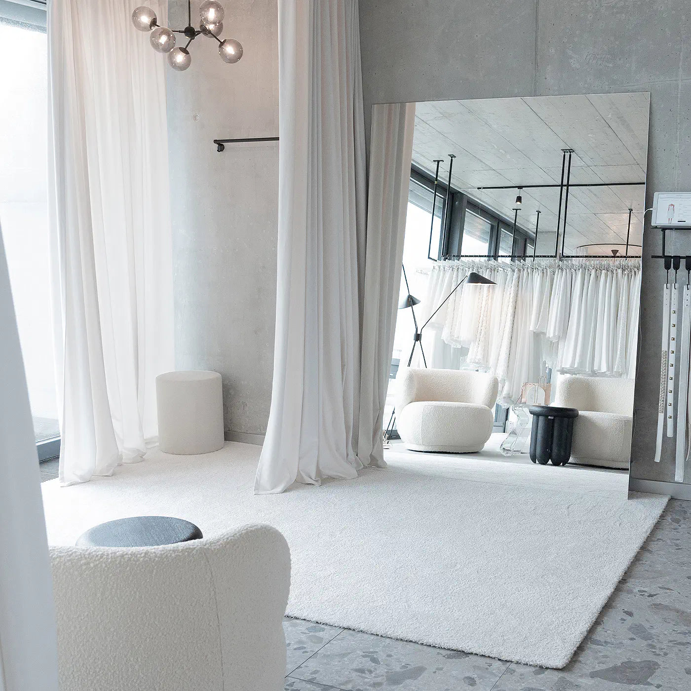 Piqyourdress Showroom Zürich Brautmode und Abendmode Boutique