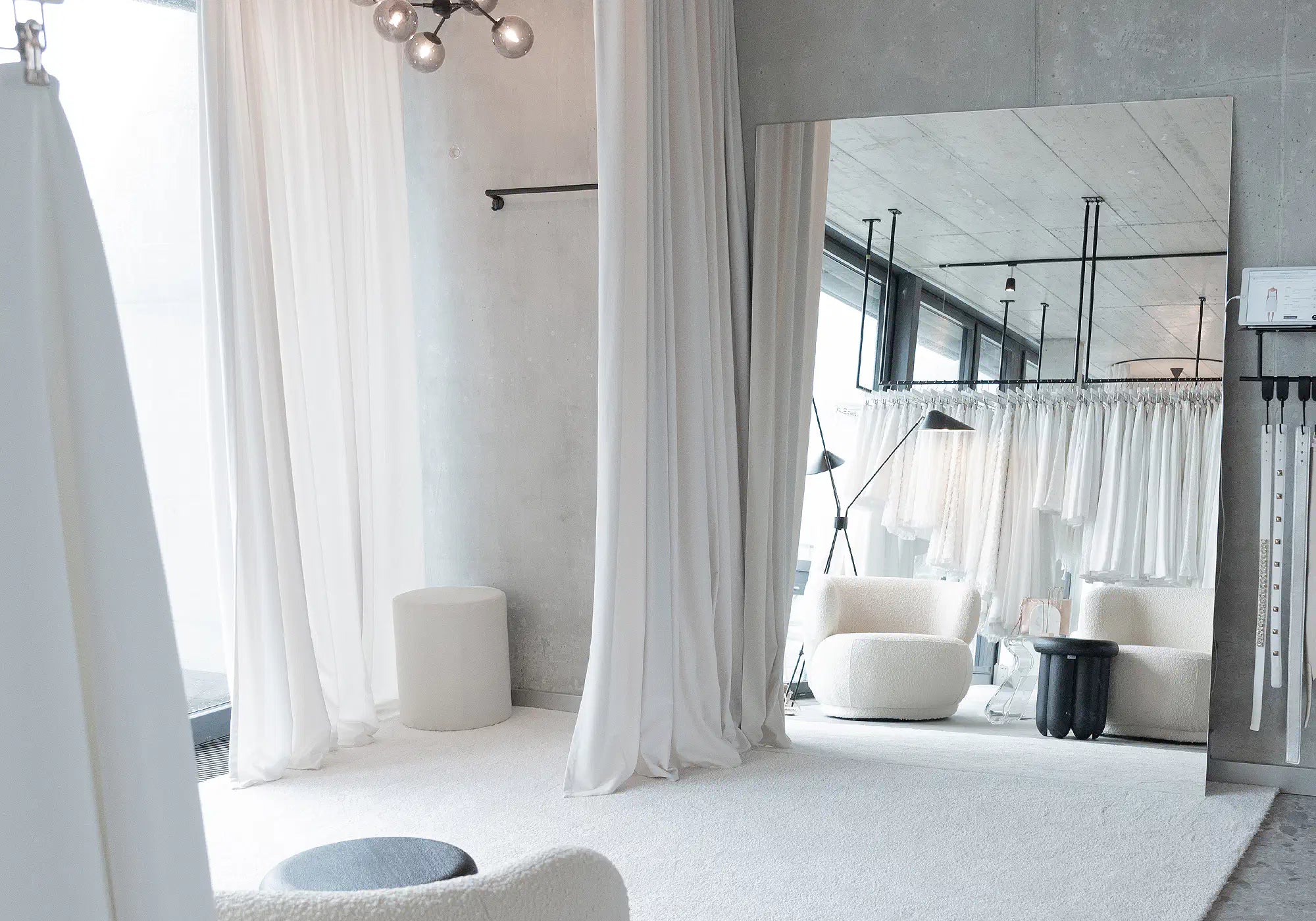 Piqyourdress Showroom Zürich Brautmode und Abendmode Boutique