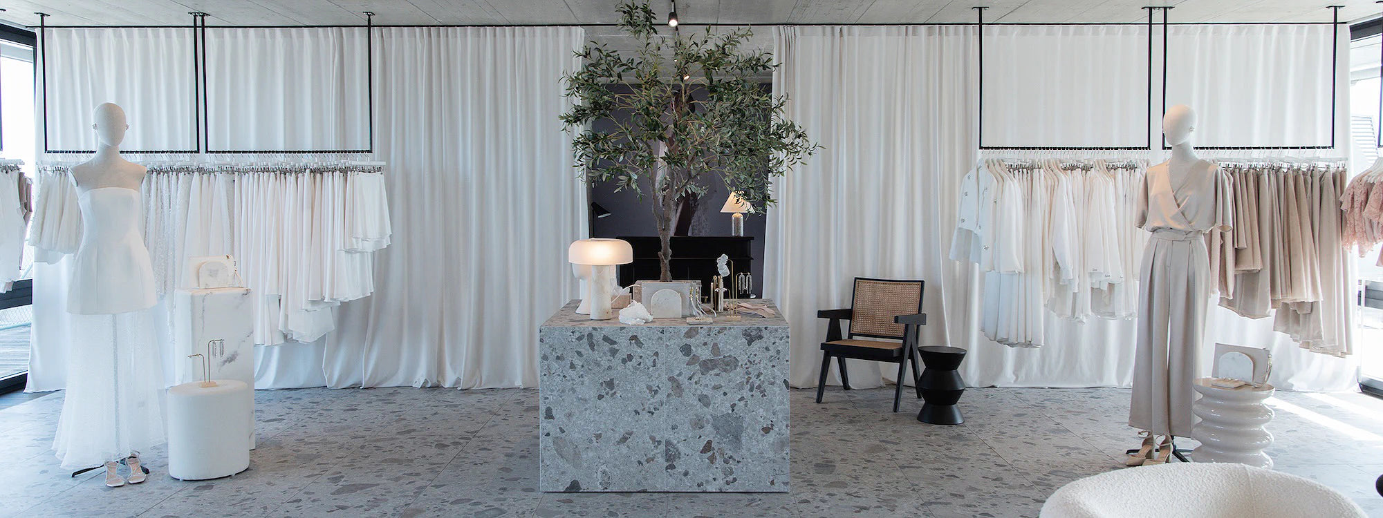 Piqyourdress Showroom Zürich Brautmode und Abendmode Boutique