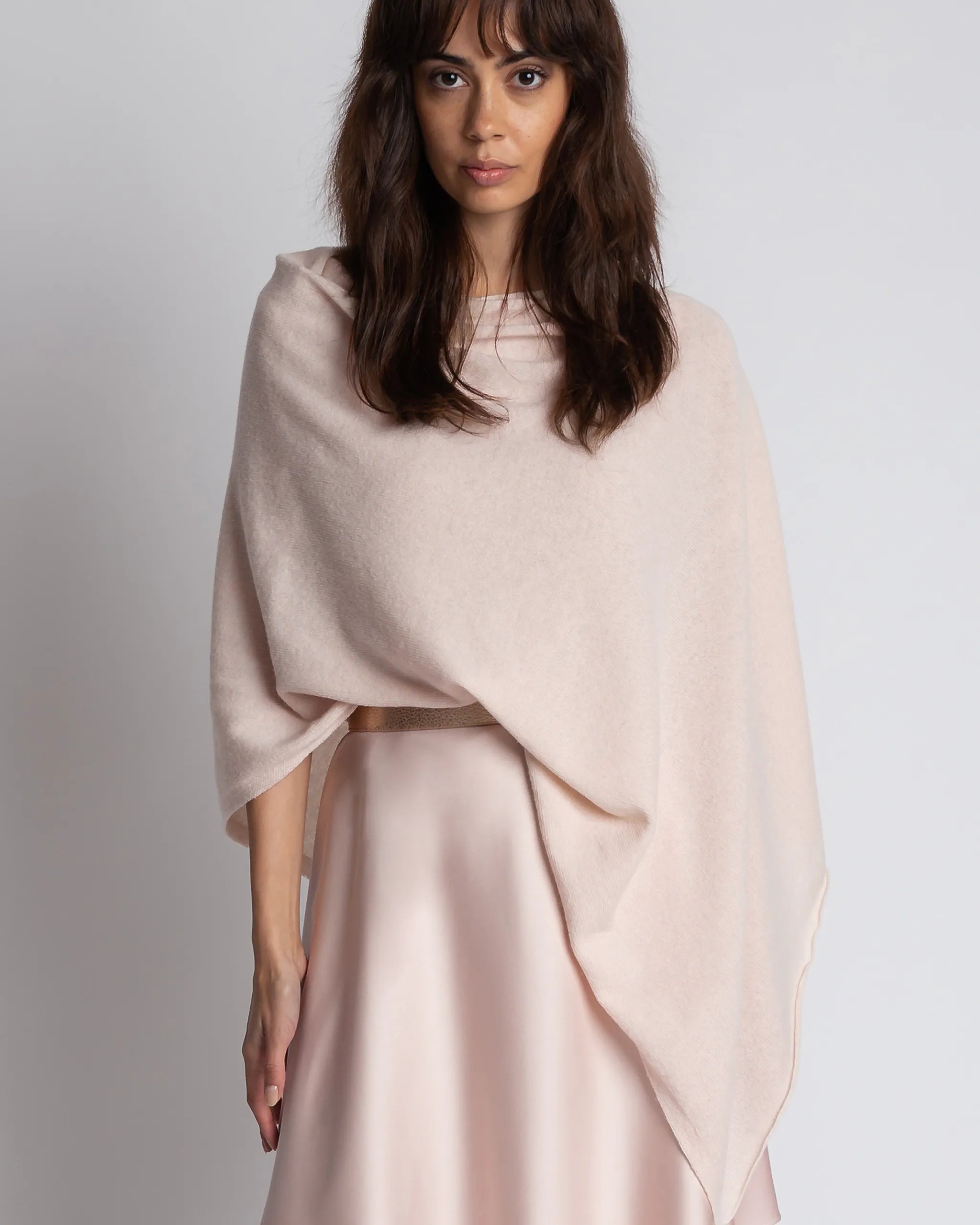 Poncho in rosa Ansicht vorne