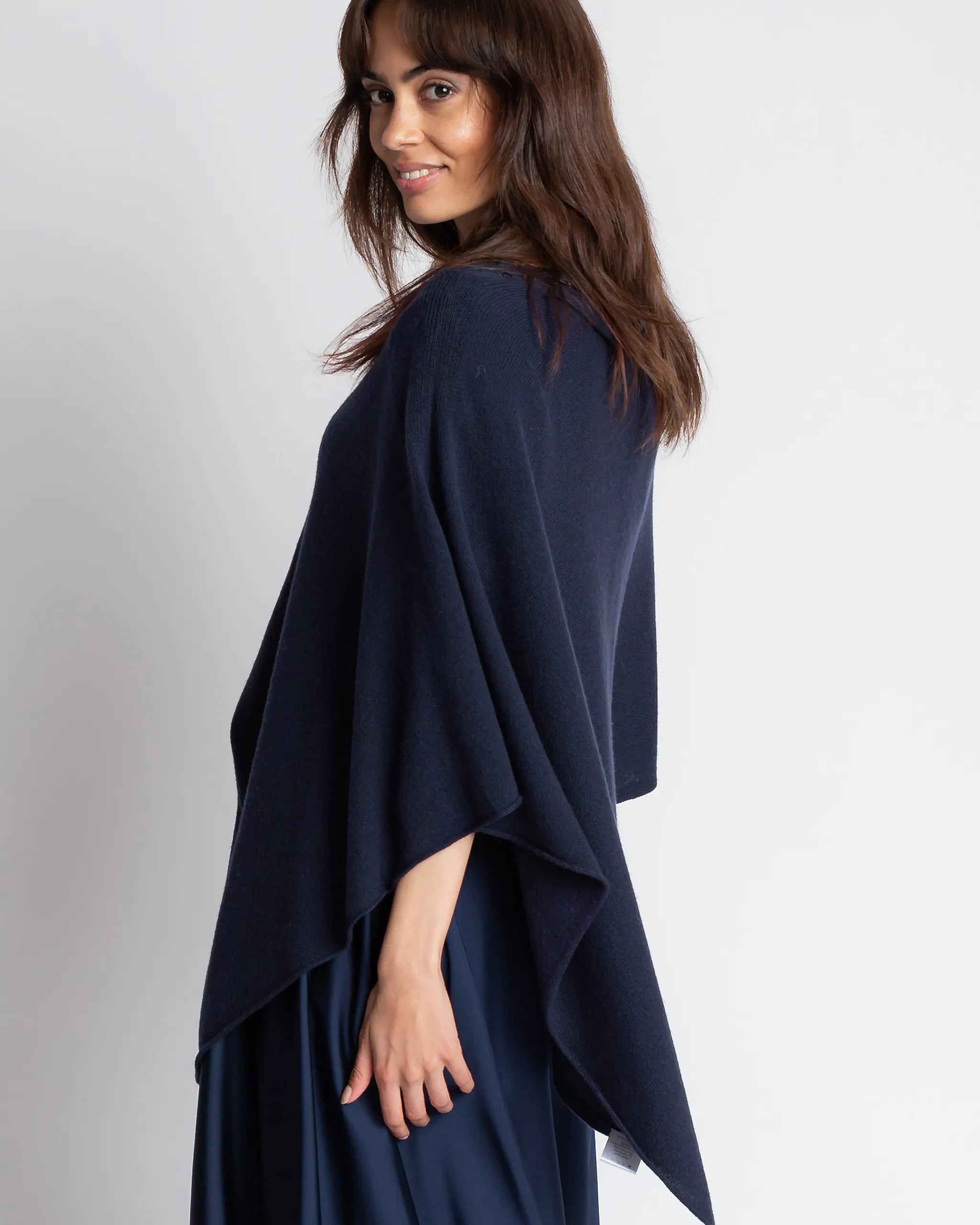 Poncho in dunkelblau Ansicht Seite