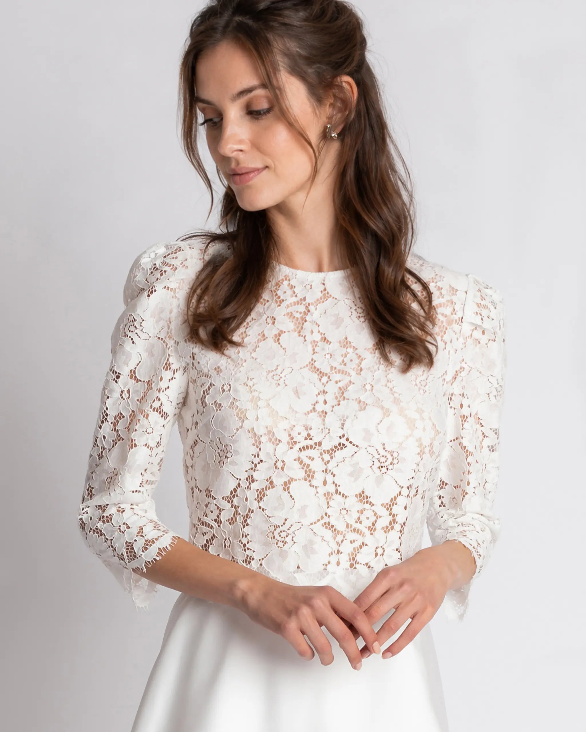 Braut Crop Top aus Vintage Spitze mit langen Ärmeln Ansicht vorne