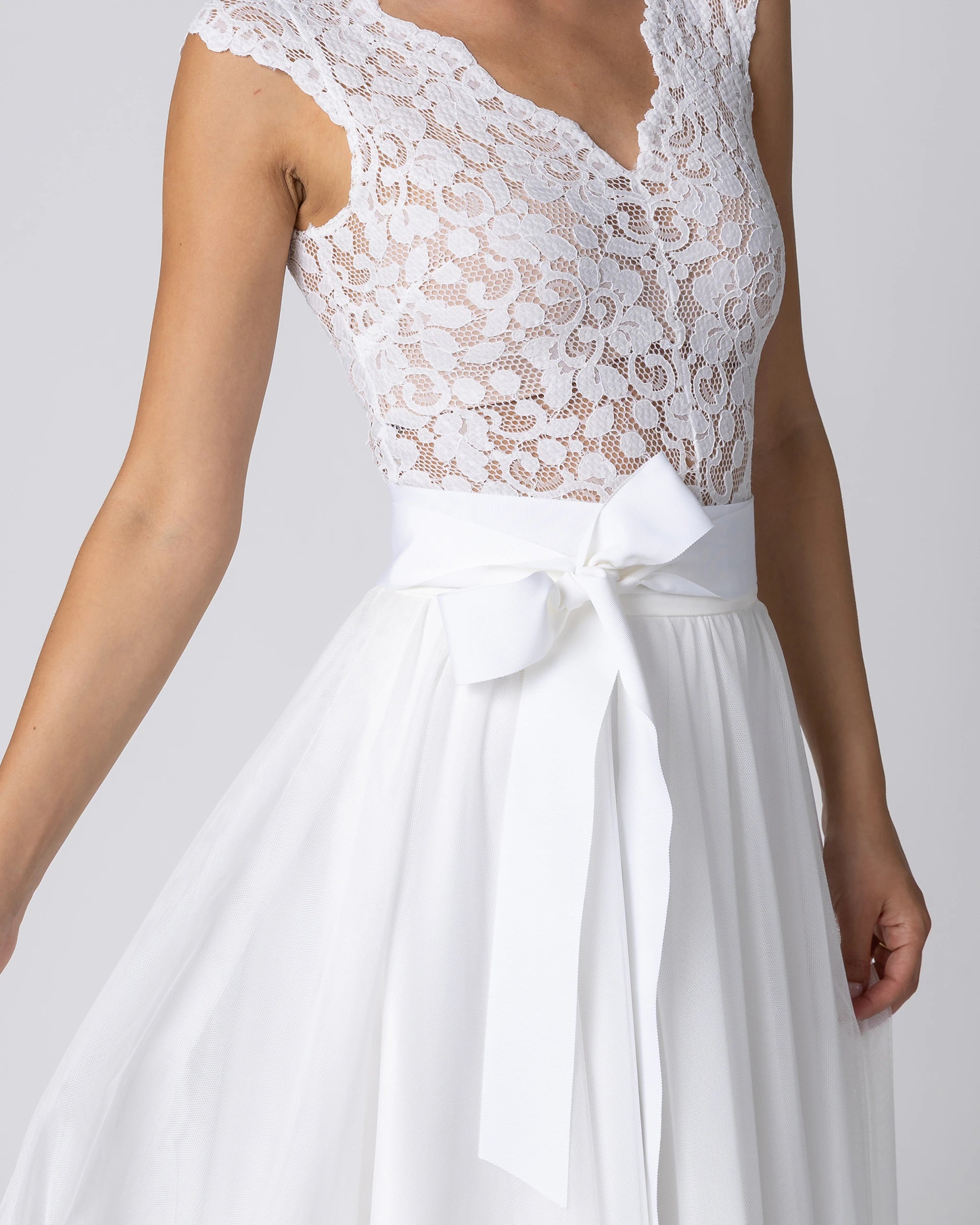 Grosgrain Schleifenband Ivory mit Masche am Model