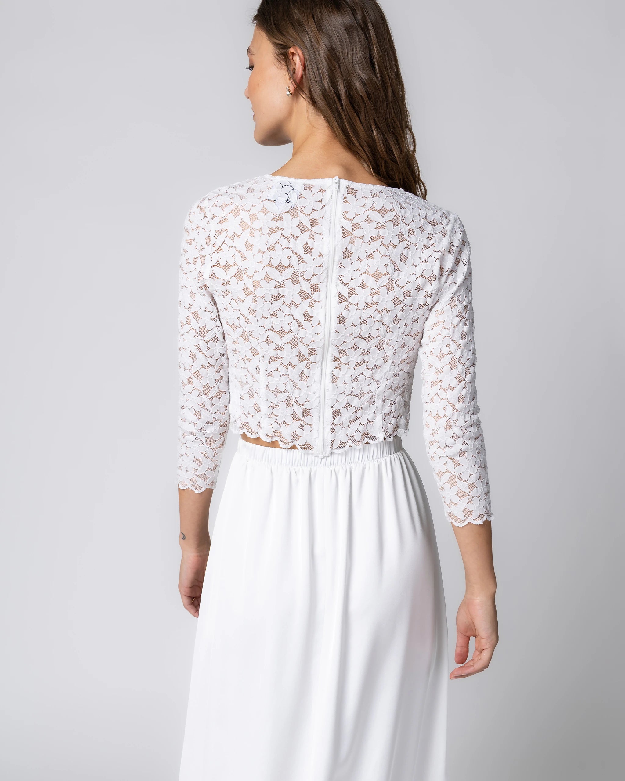 Braut Crop Top mit langen Ärmeln aus floraler Spitze Ansicht hinten