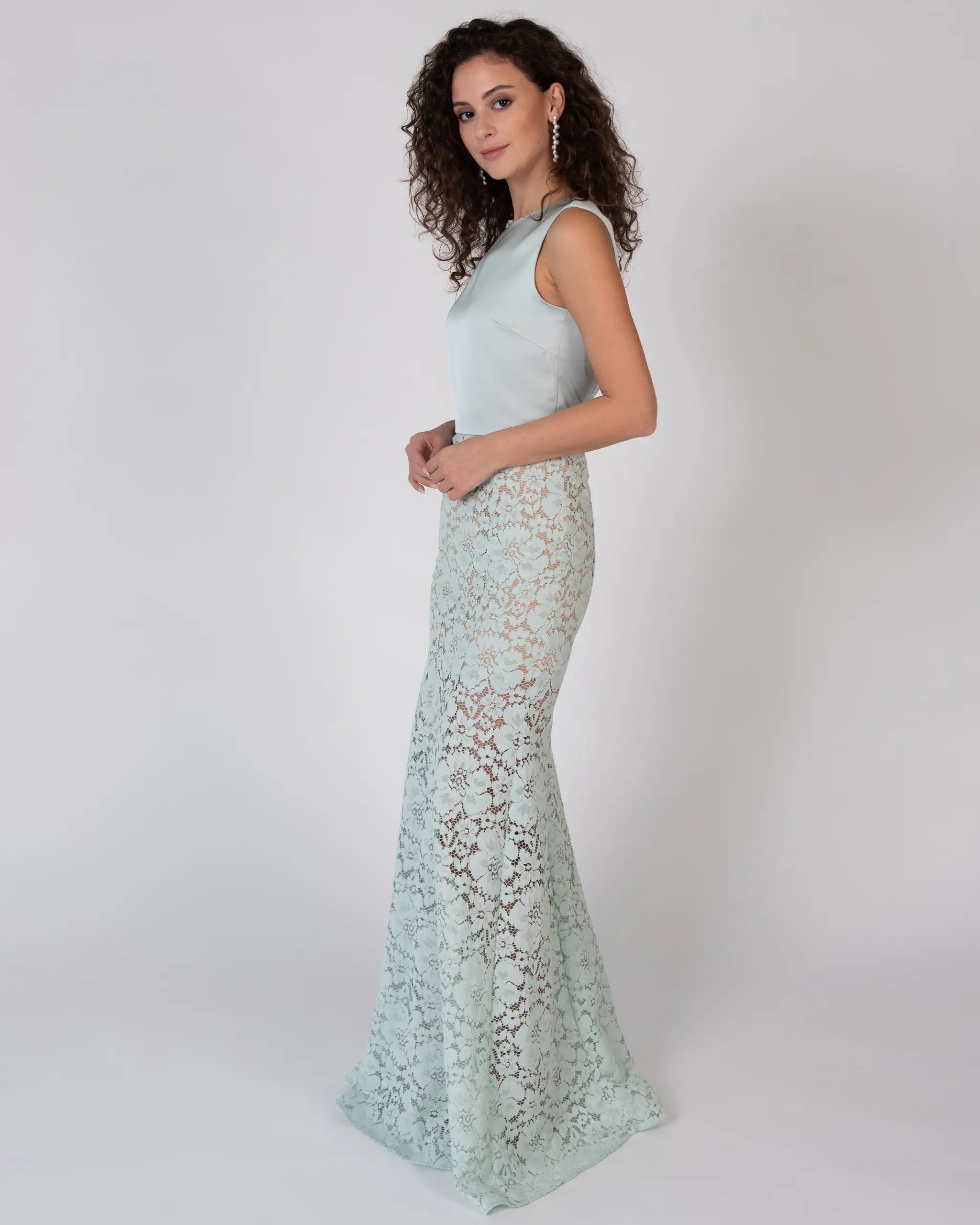 Rose Rock im Fit and Flair Schnitt aus Vintage Spitze in salbeigrün Ansicht Seite