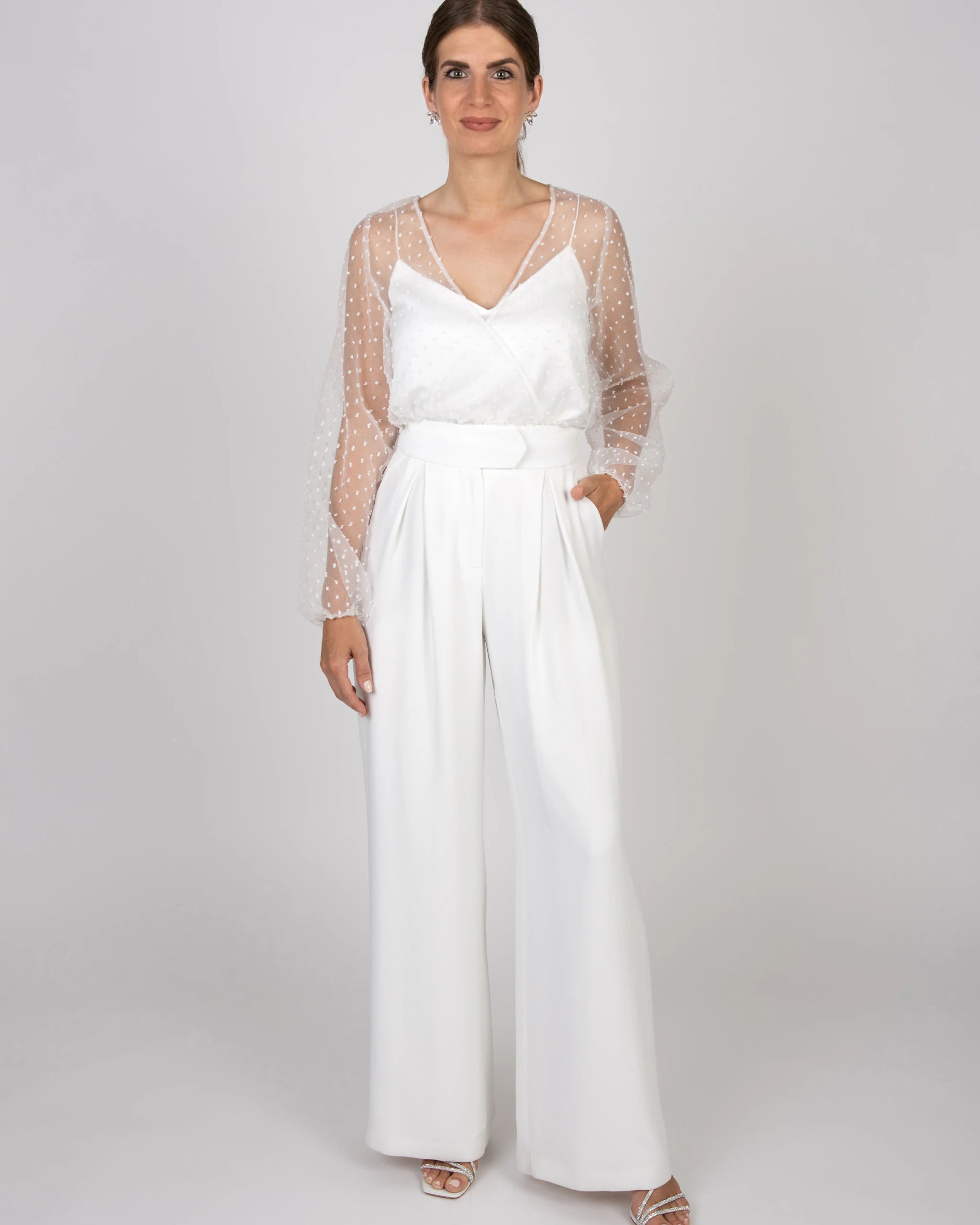 Braut Organza Bluse mit feinen Punkten und langen Ärmeln Ansicht vorne