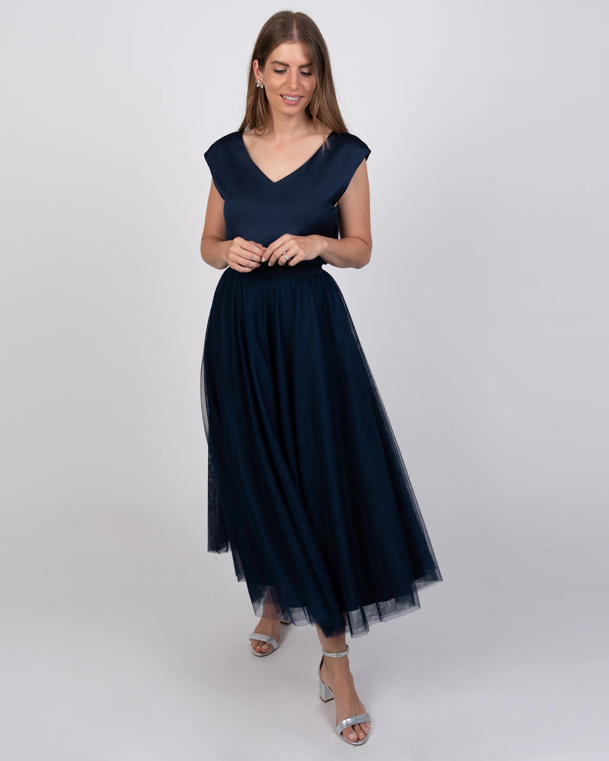 Wadenlanger Tüllrock in dunkelblau Ansicht vorne