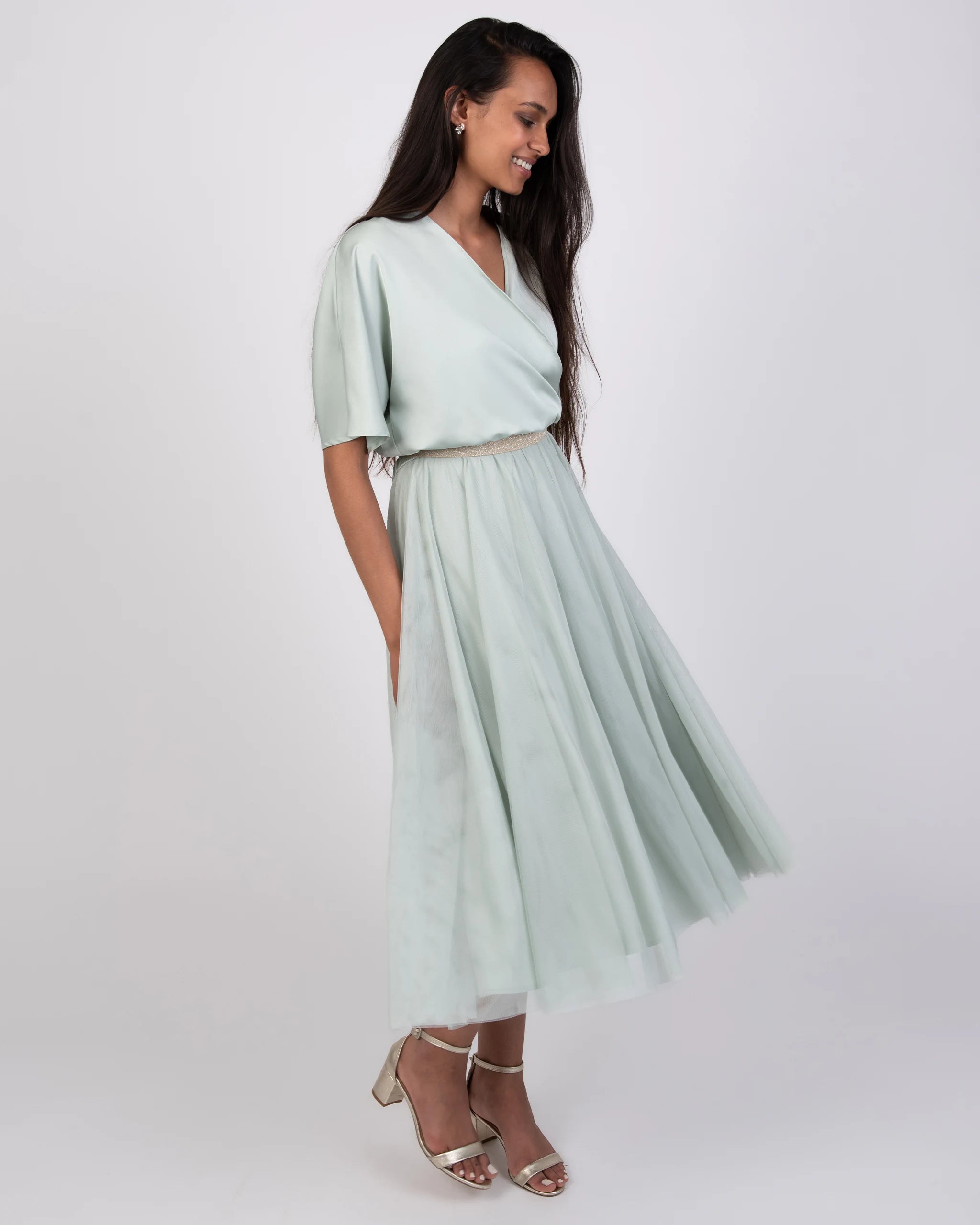 Wadenlanger Tüllrock in salbeigrün Ansicht seitlich