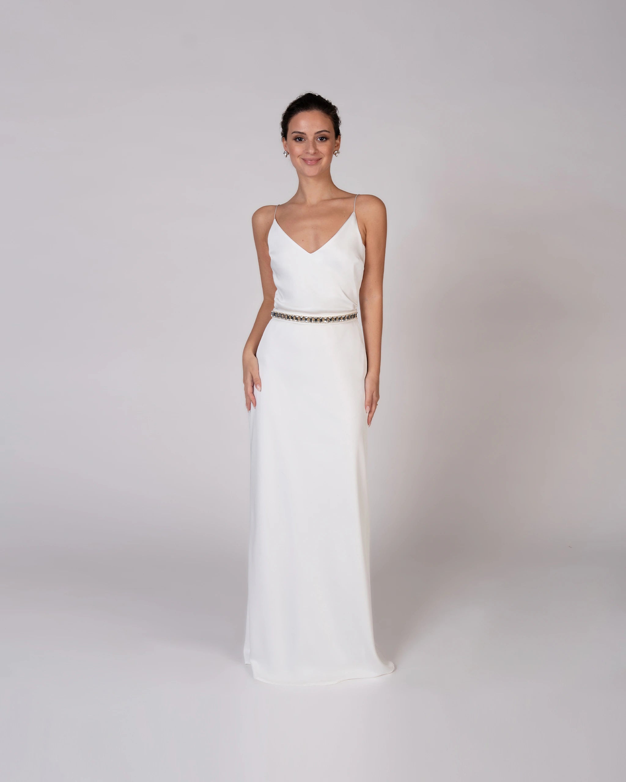 Schlichtes Brautkleid bodenlang Slip Dress aus Satin und Brautguertel - Ansicht vorne