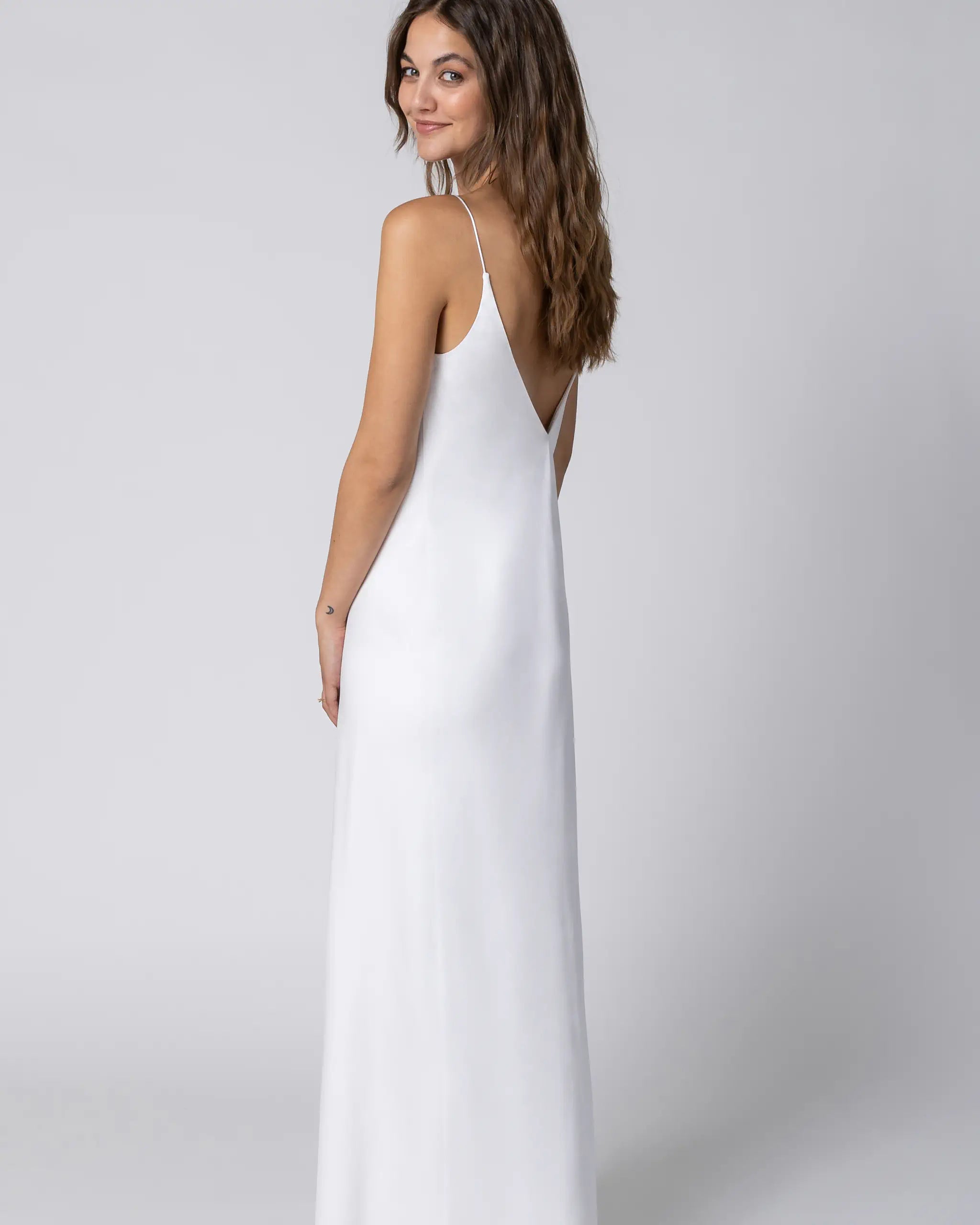 Wunderschönes Maxi Slip Dress für die Braut aus Satin - Ansicht seitlich