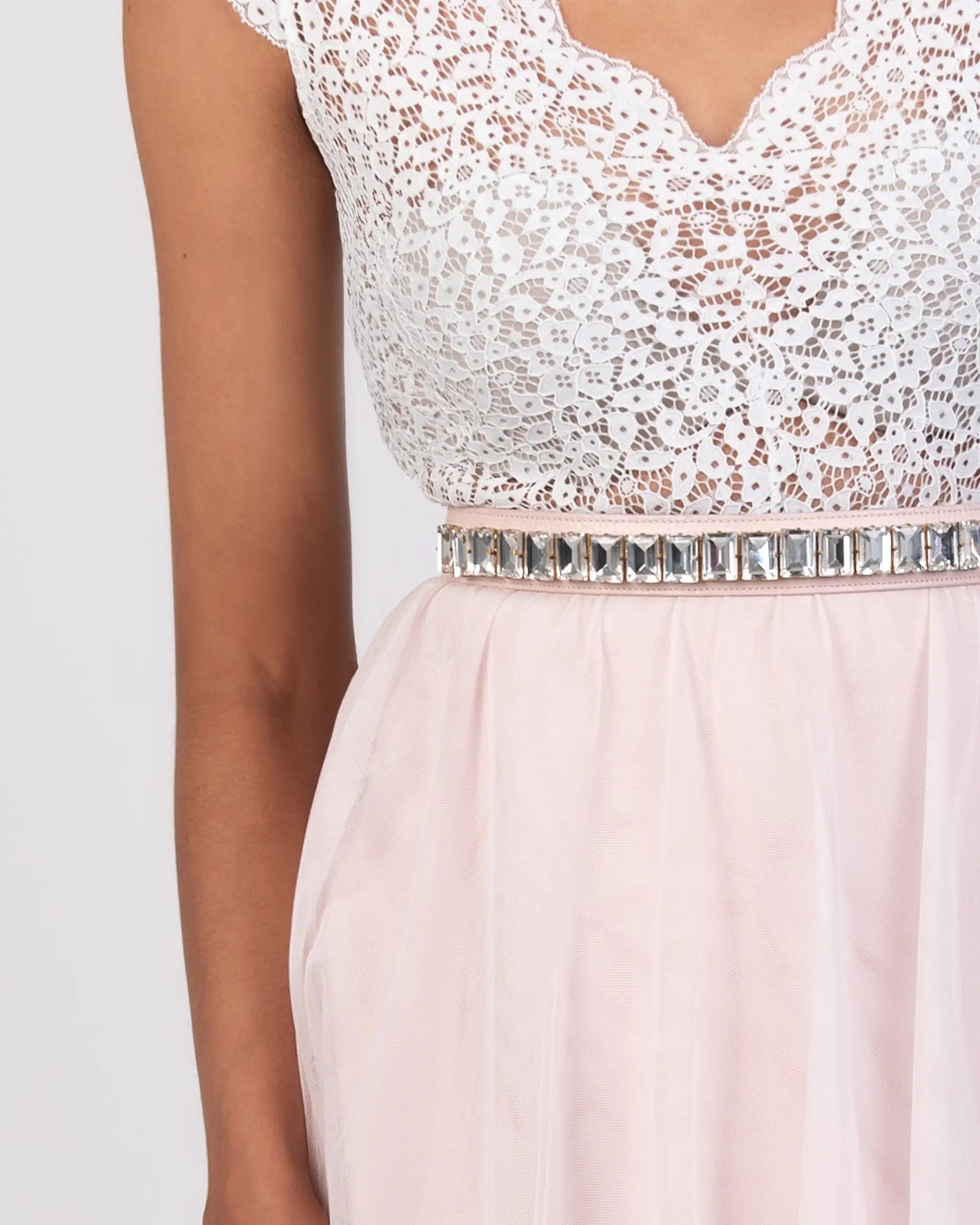 Schmaler Kristallgürtel Rosa am Model