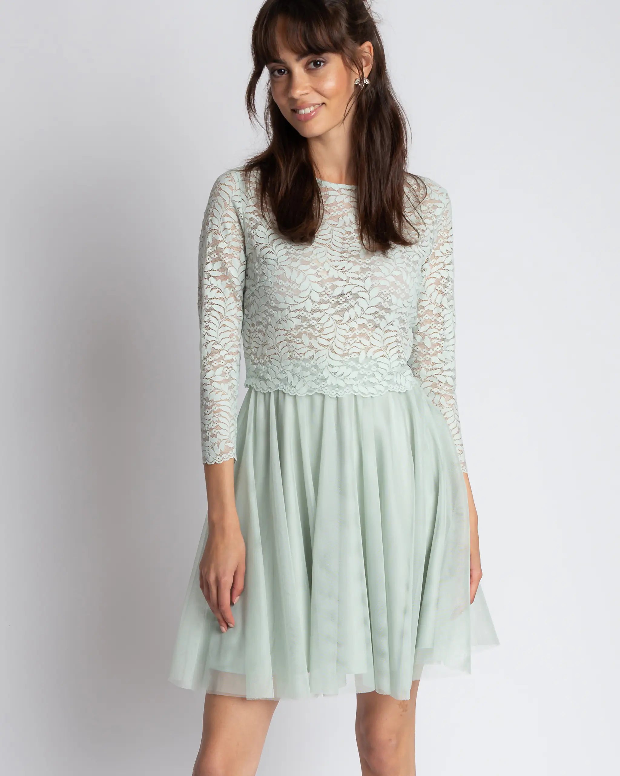 Kurzer Mini Tüllrock in salbeigrün Ansicht vorne