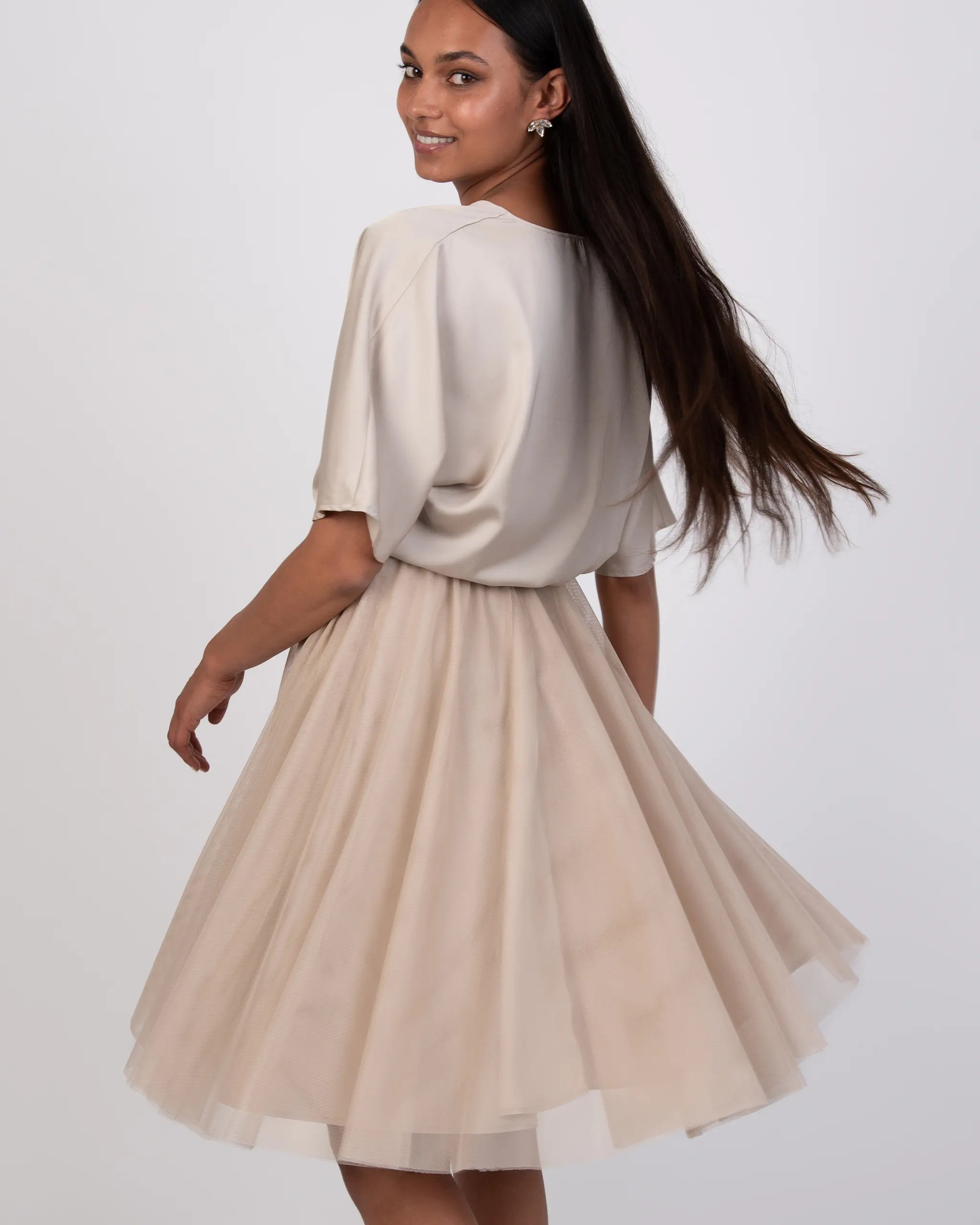 Knielanger Tüllrock kurz in champagne Ansicht hinten