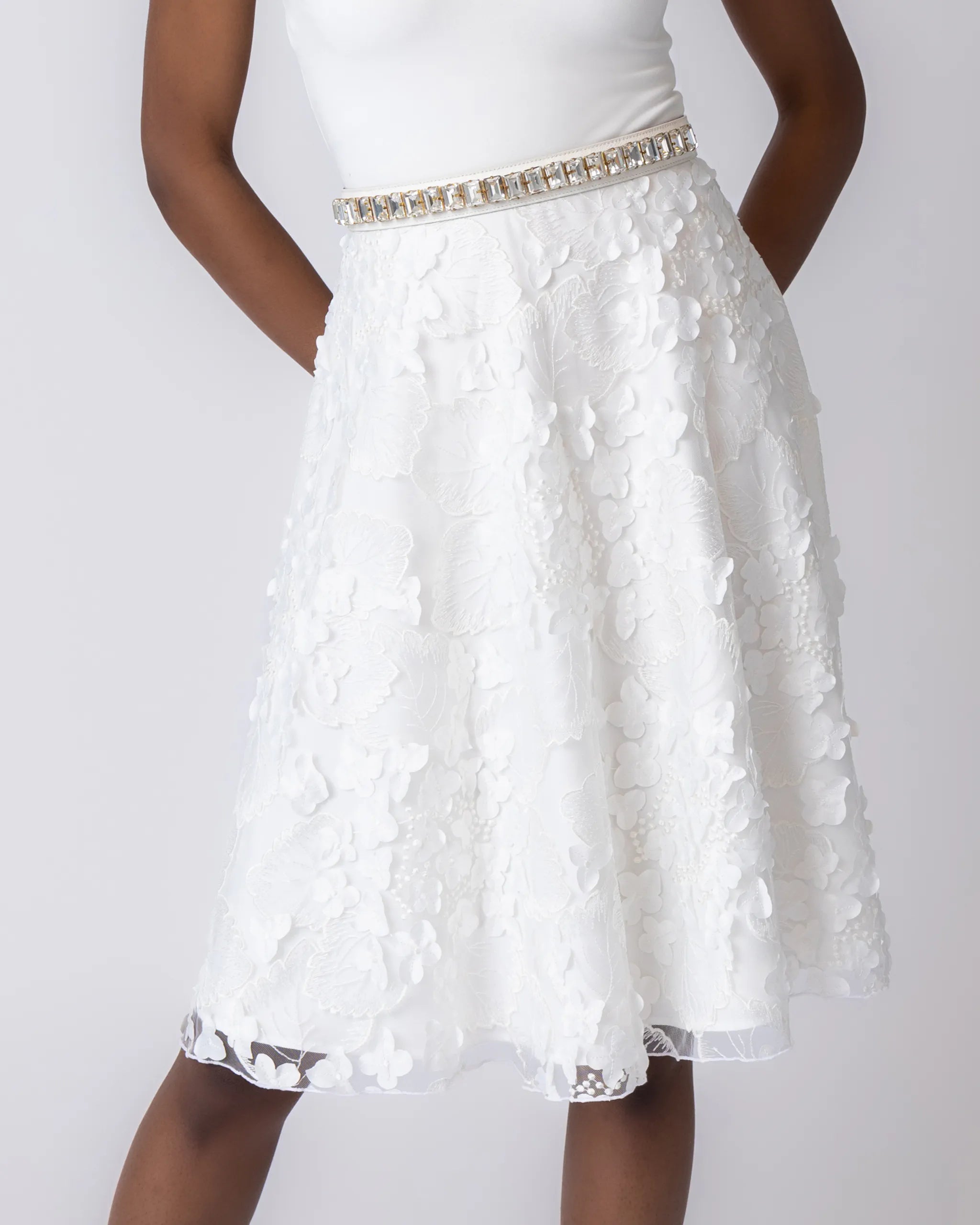 Knielanger Braut Tüllrock mit 3D-Blumen Detailansicht