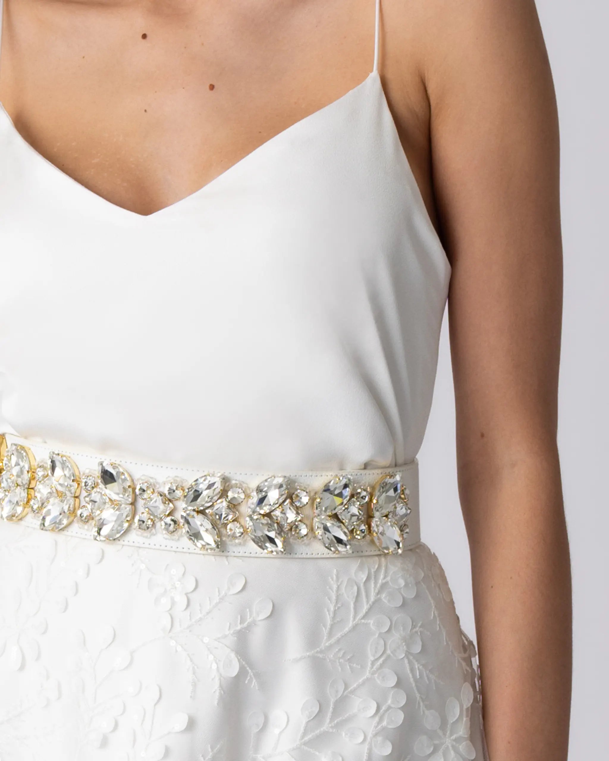 Breiter Kristallgürtel champagne Detailaufnahme