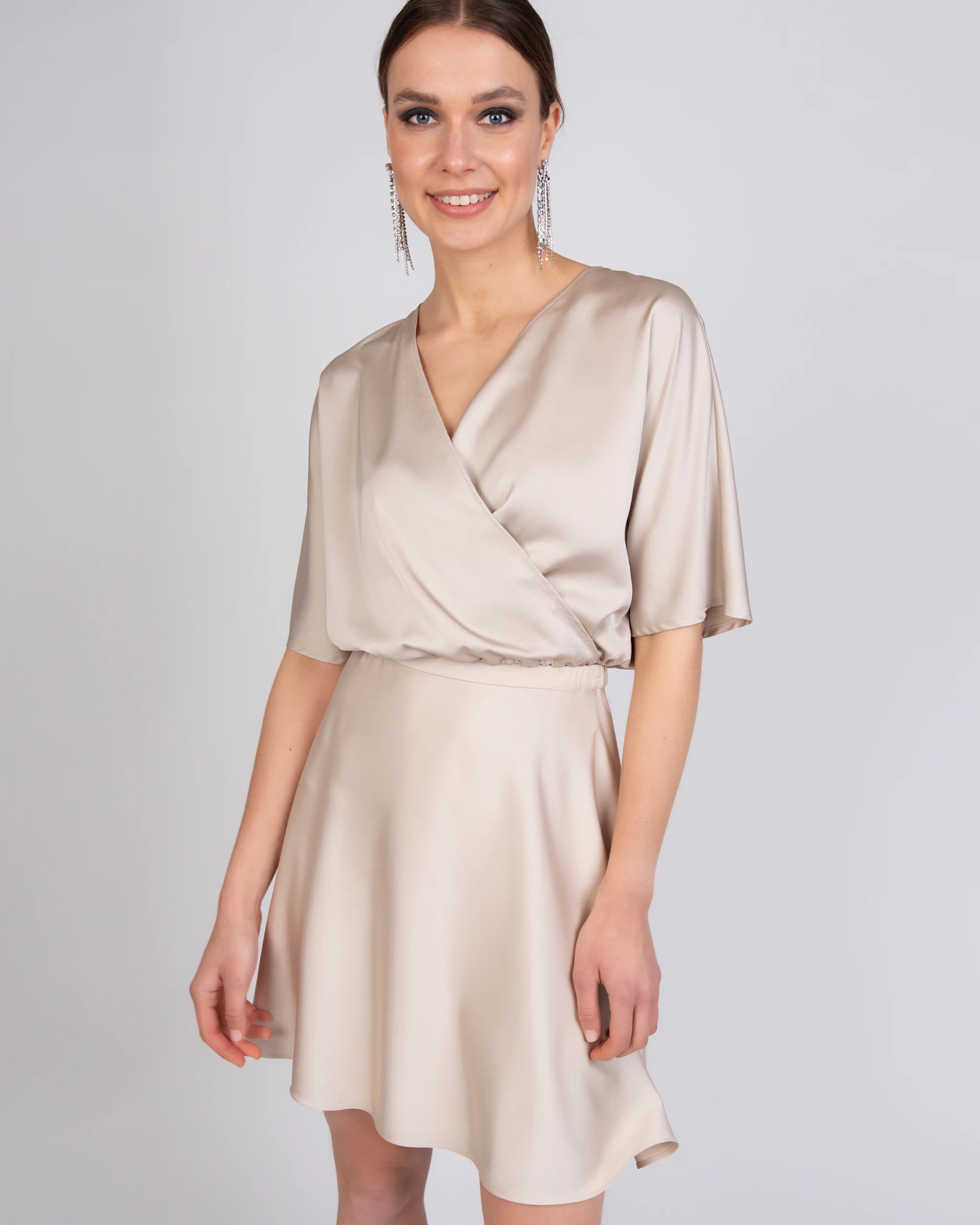 Kurzer Mini Satinrock in champagne Ansicht vorne