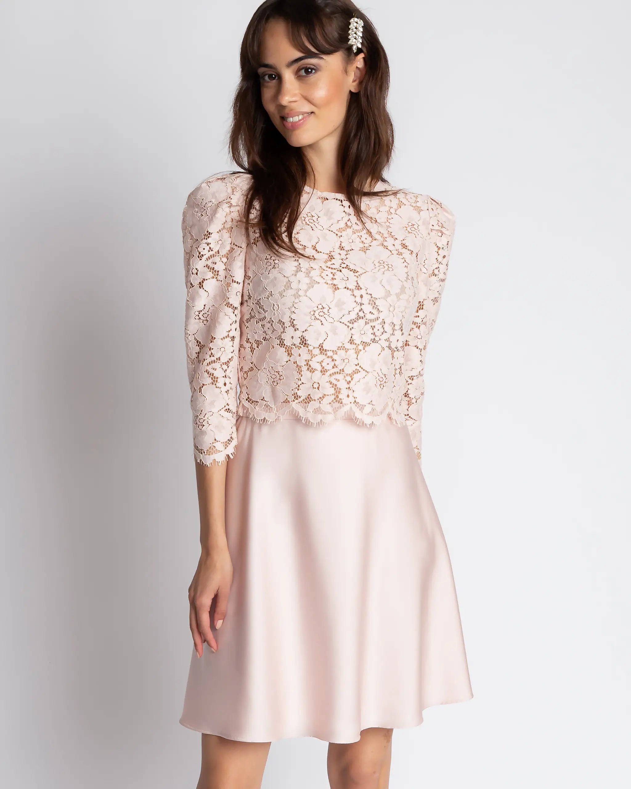 Kurzer Mini Satinrock in rosa Ansicht vorne