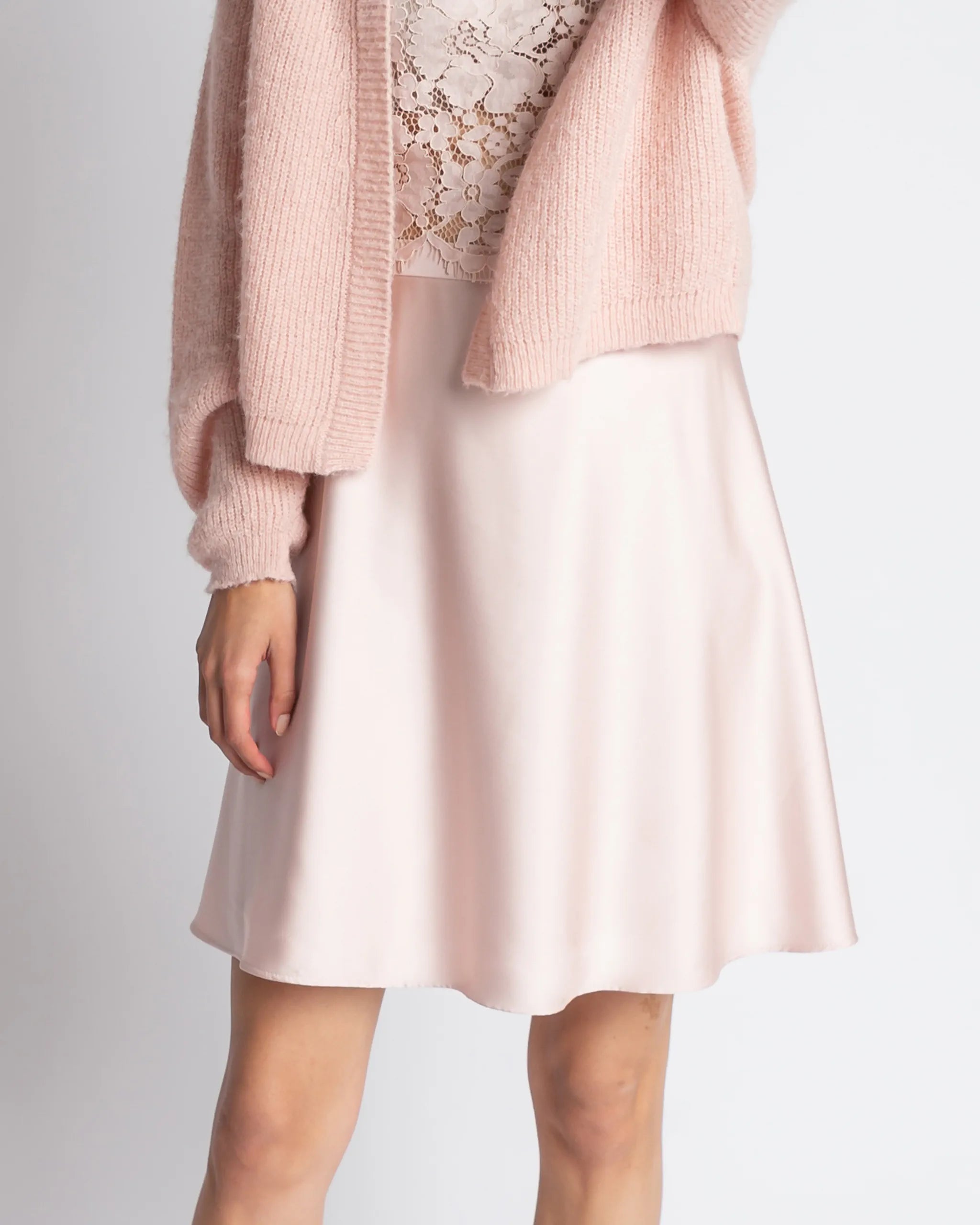 Kurzer Mini Satinrock in rosa Detailansicht