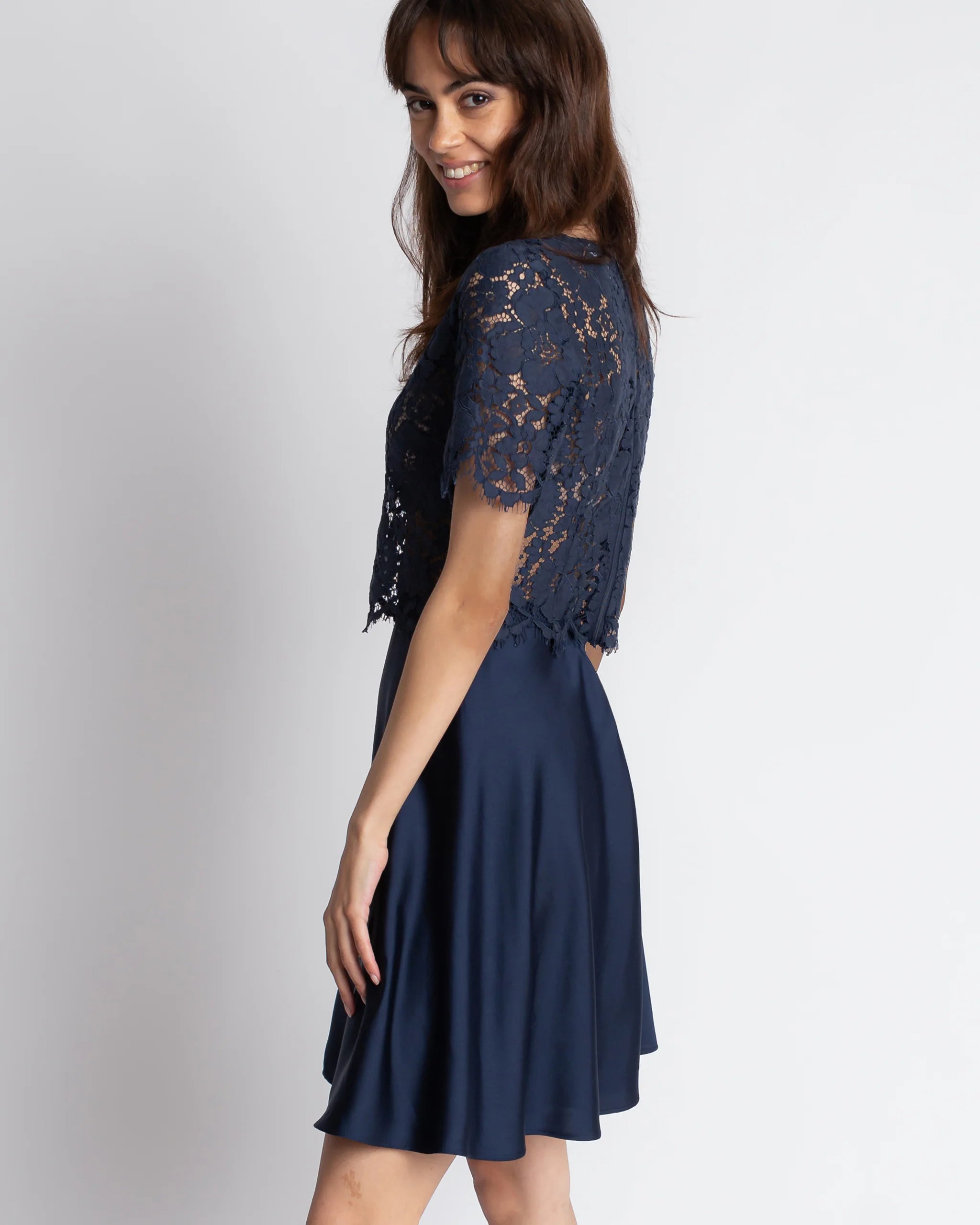 Kurzer Mini Satinrock in dunkelblau Ansicht Seite