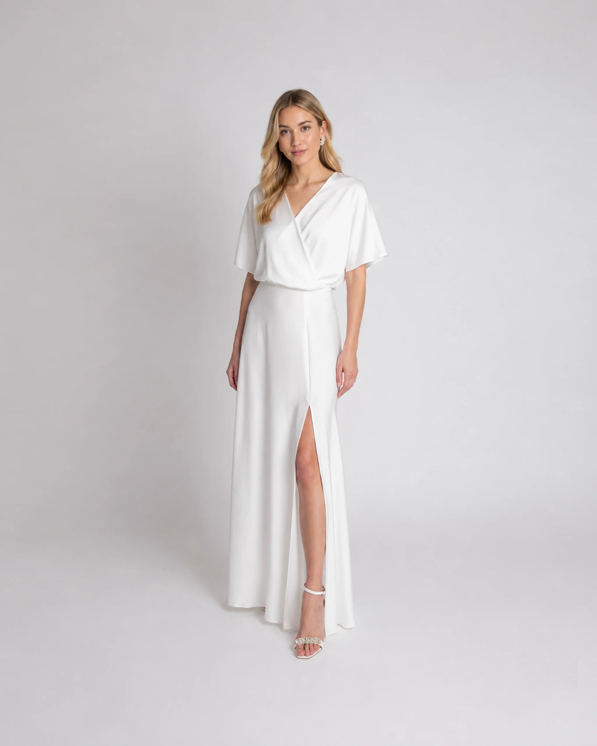 Brautkleid Zweiteiler im Satin Look mit bodenlangem Rock mit Schlitz - Ansicht vorne