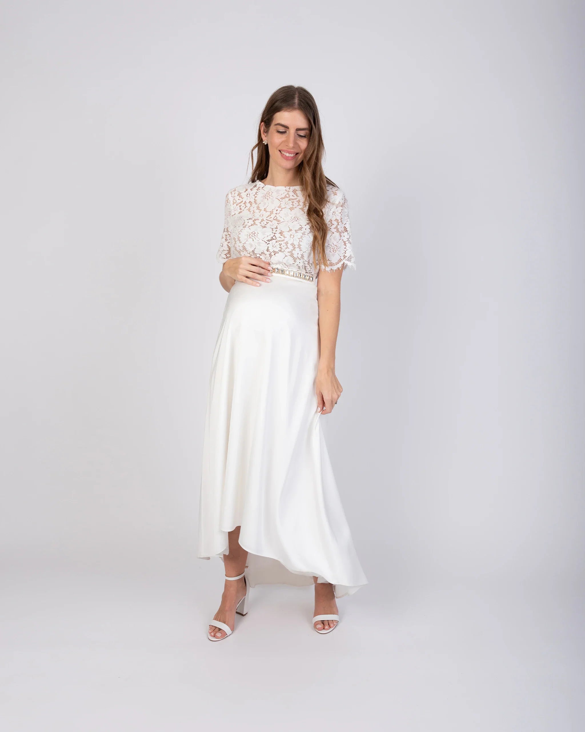 Brautkleid Zweiteiler für Schwangere Spitzenoberteil kurzarm im Vintagestil und Satinrock schlicht
