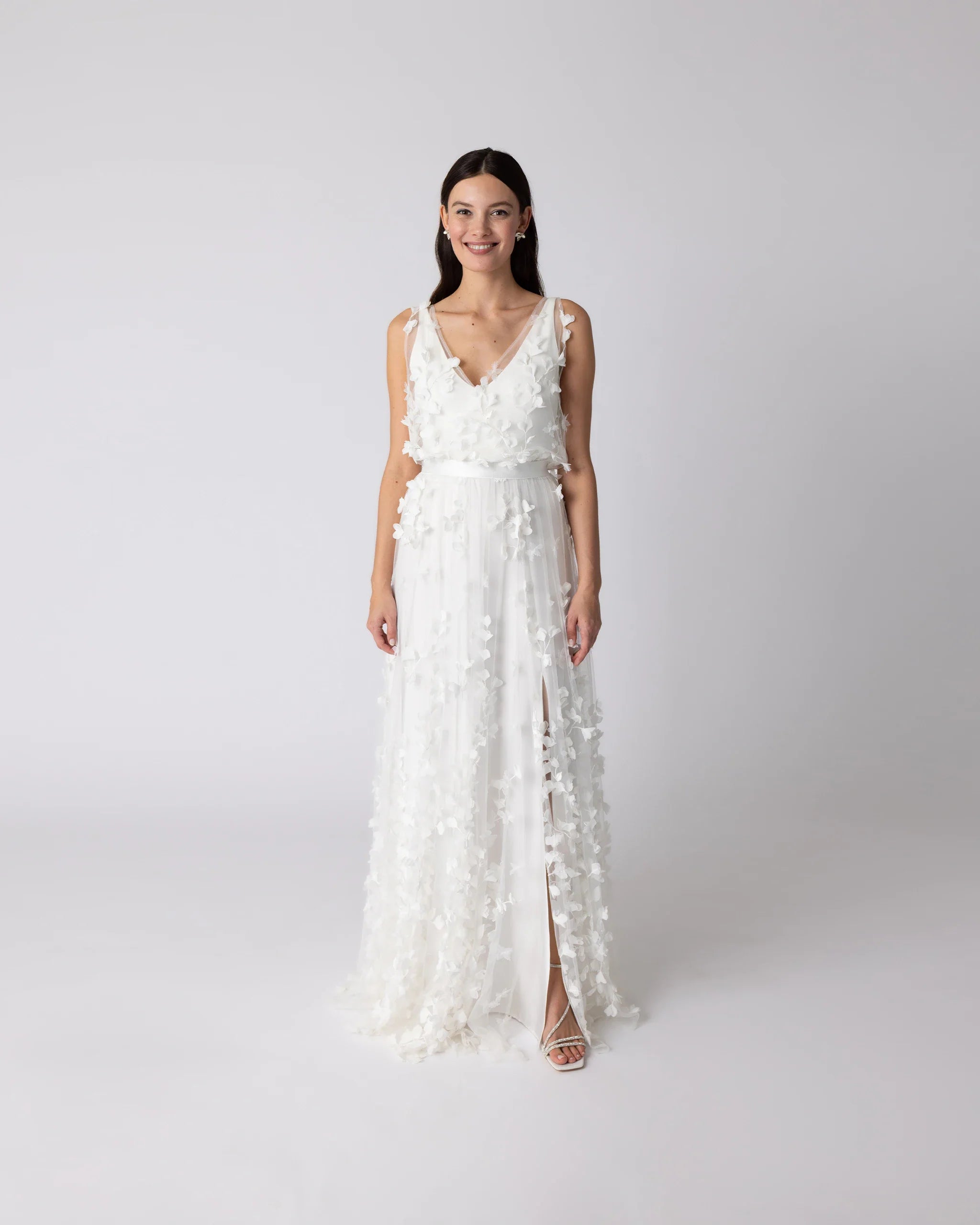 Brautkleid mit Braut-Topper und Brautüberrock aus Tüll mit floralen 3D-Applikationen