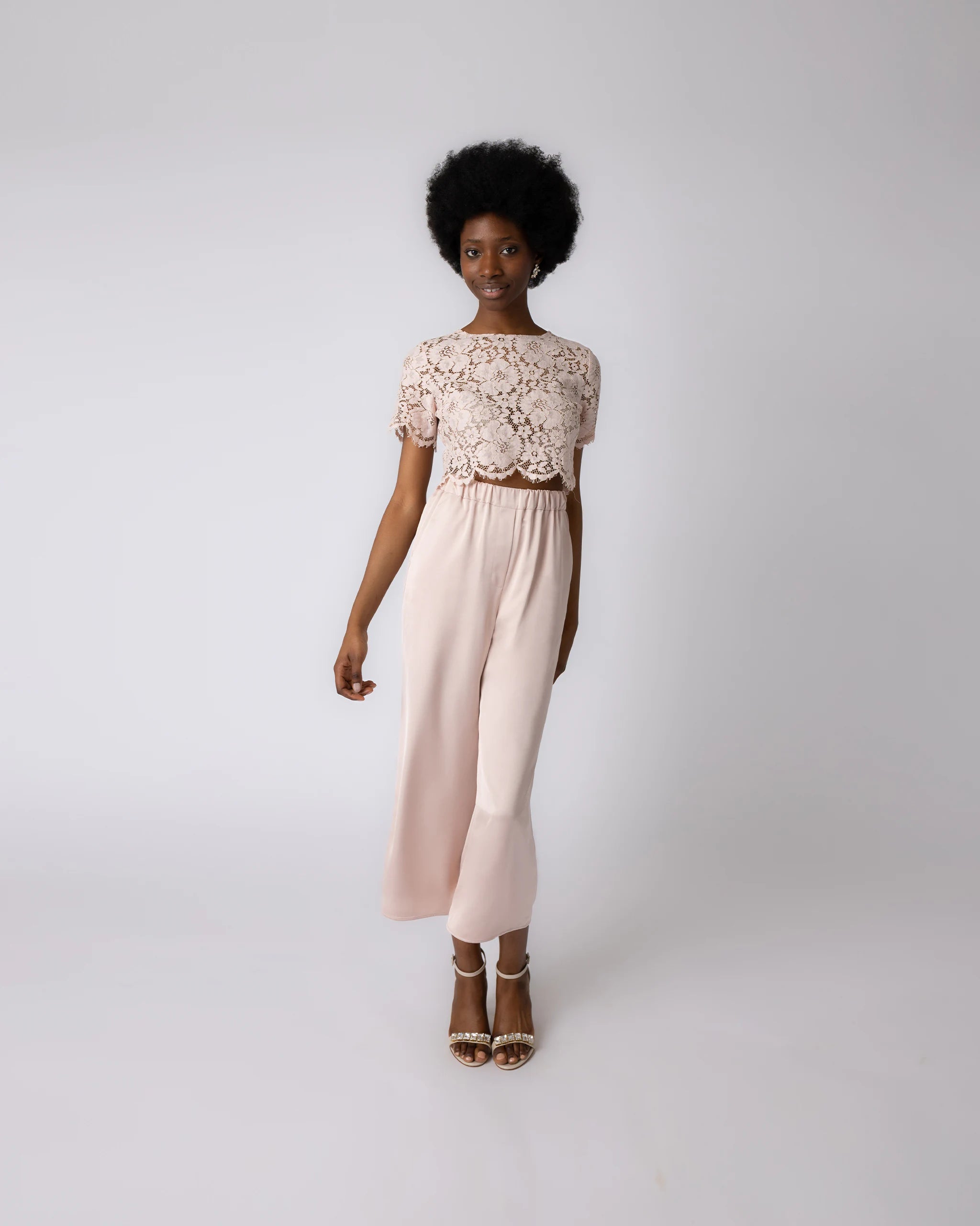 Abendkleid mit Satin Culotte und Croptop aus Vintage Spitze - Ansicht vorne