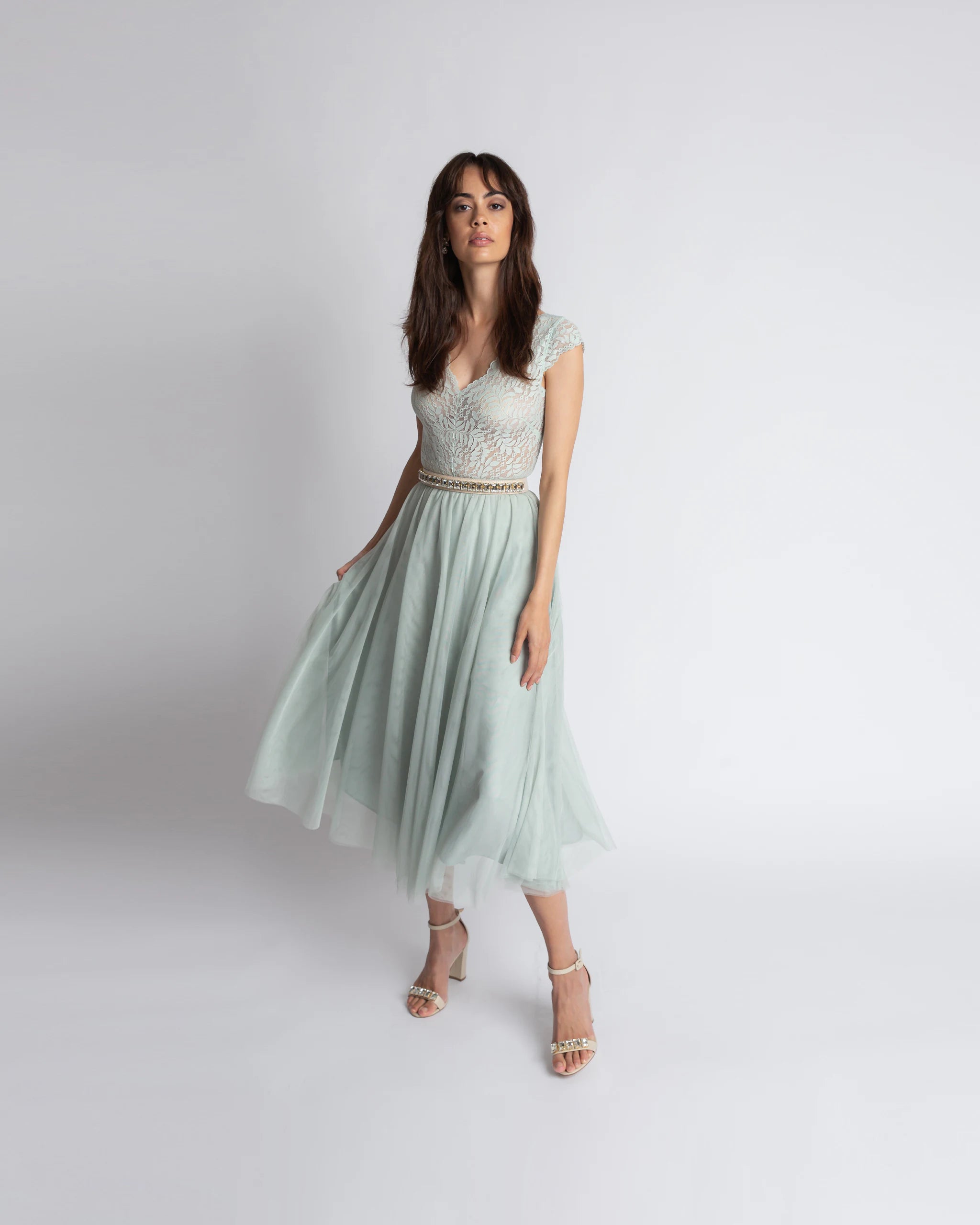 Wadenlanges Abendkleid mit Spitzenbody in Mintgrün - Ansicht vorne